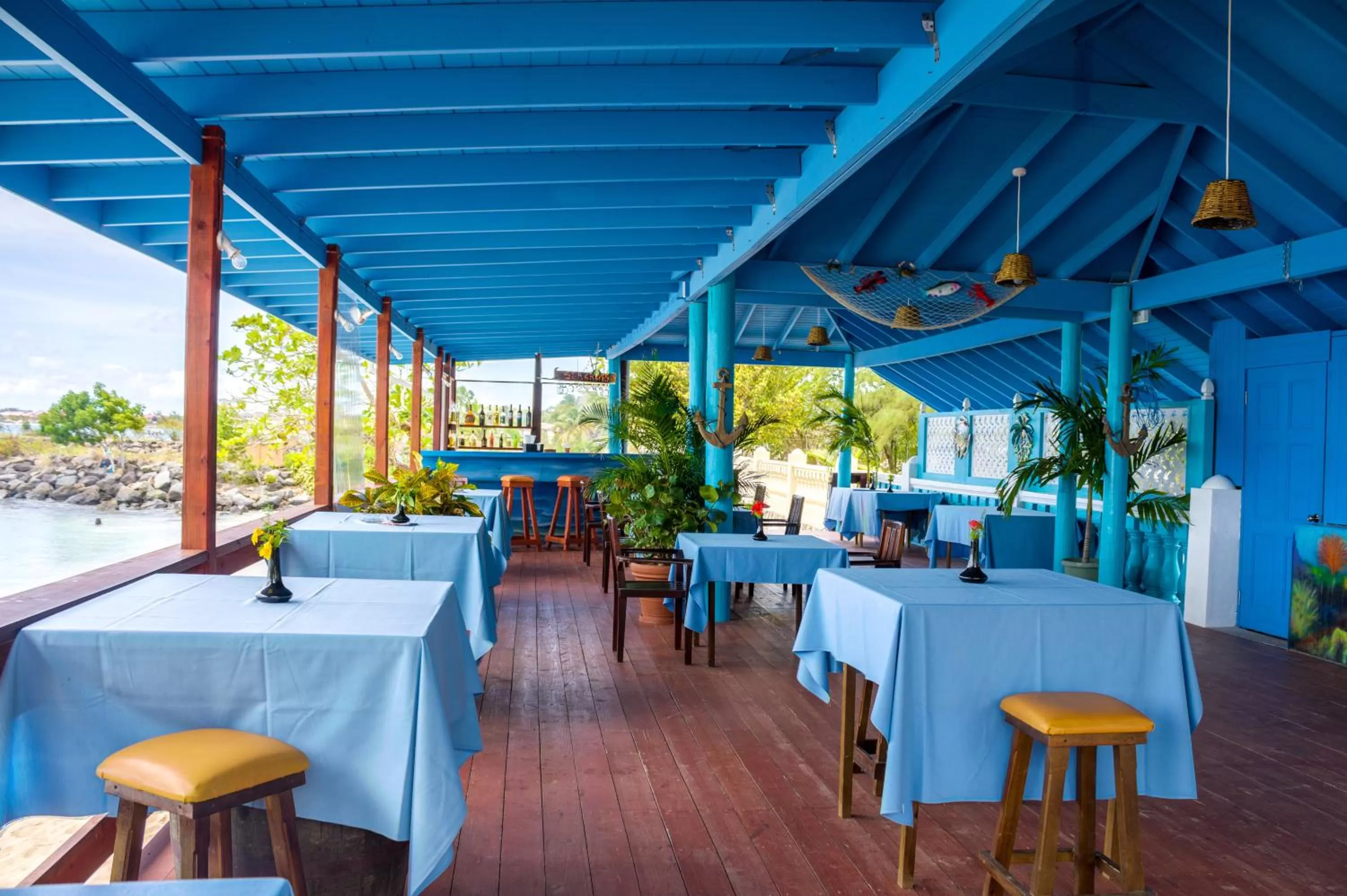 Lounge or bar in Bay Gardens Beach Resort & Spa