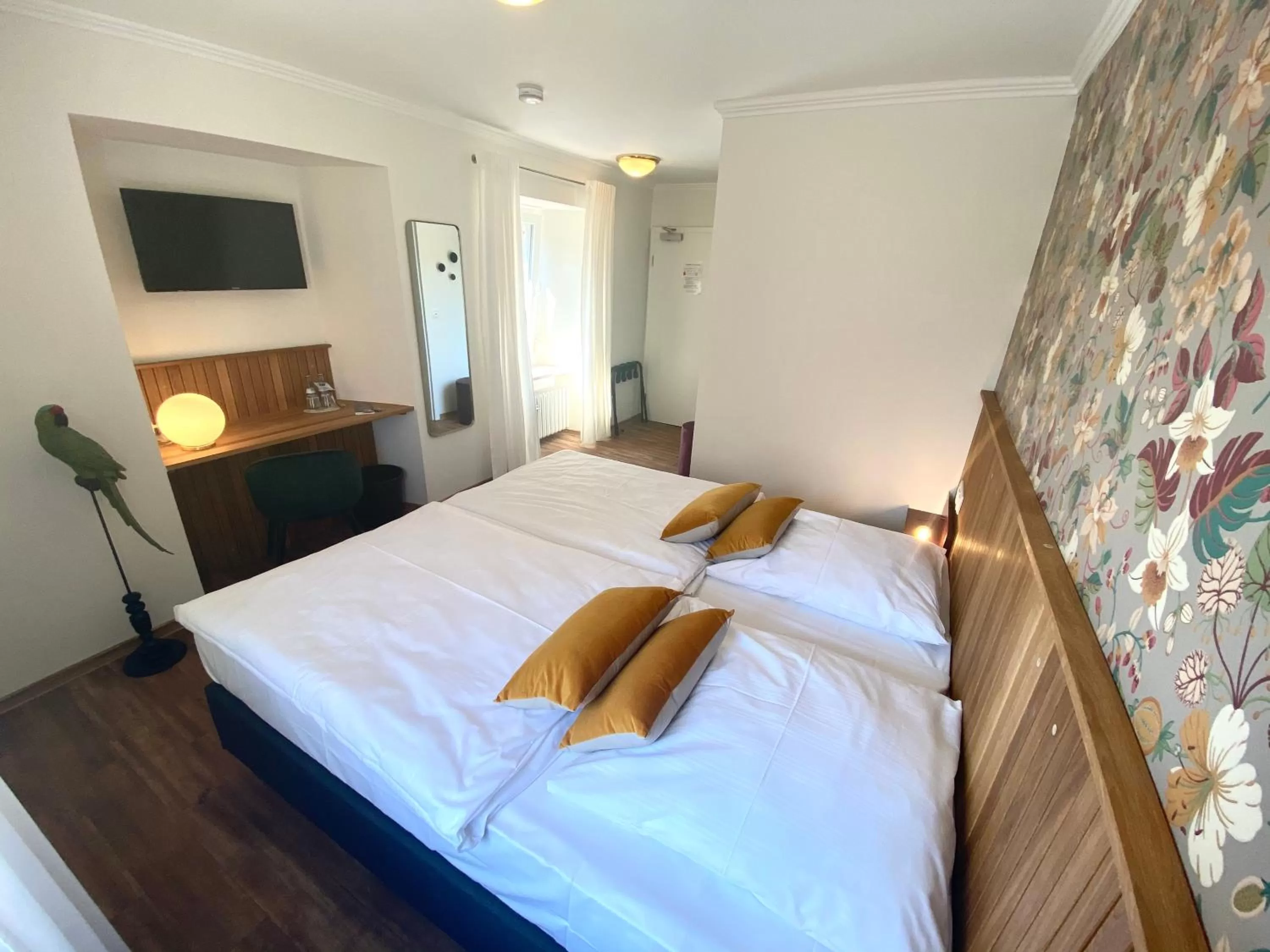 Photo of the whole room, Bed in Hotel Deutsches Haus