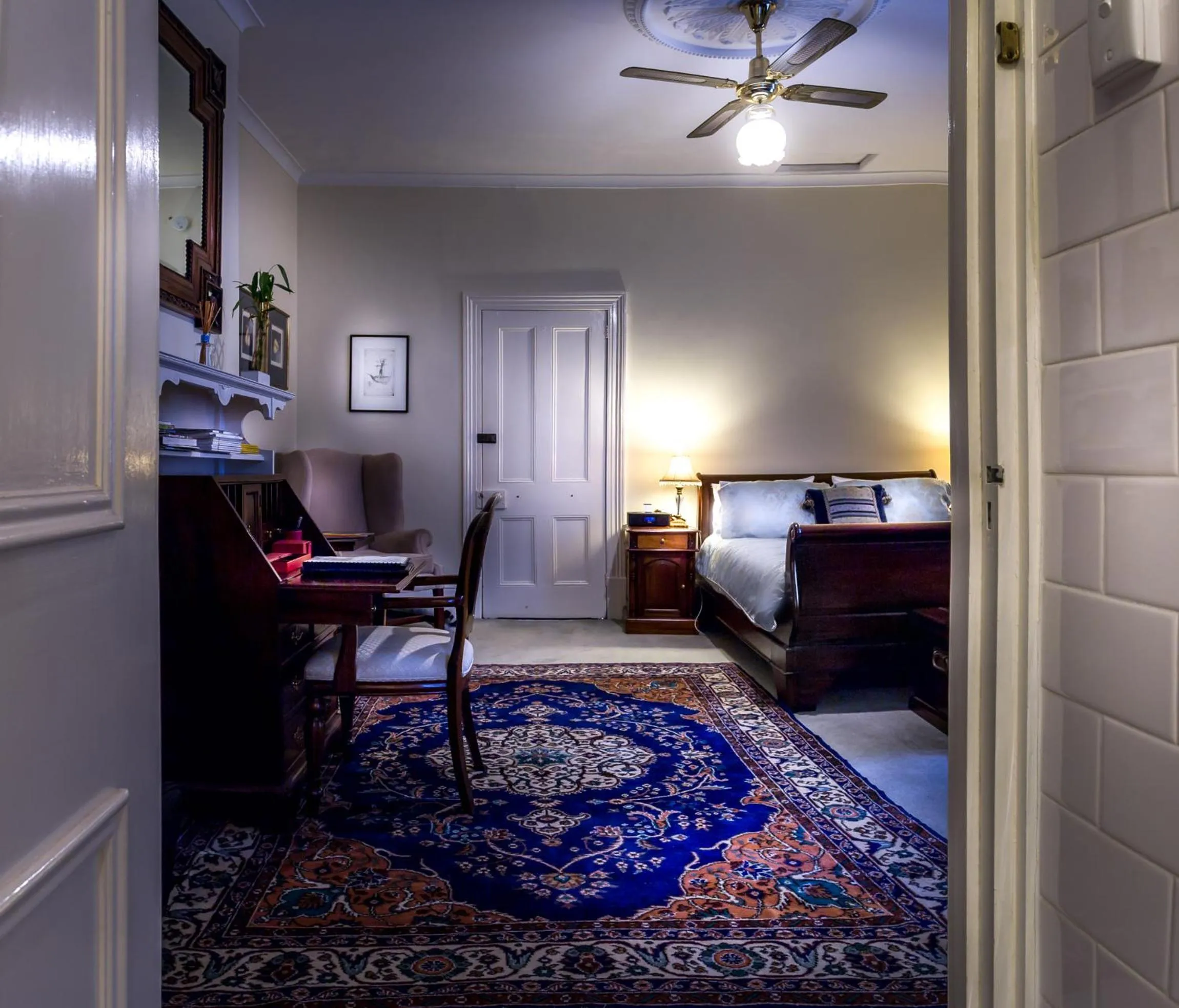 Photo of the whole room, Bed in Fothergills of Fremantle