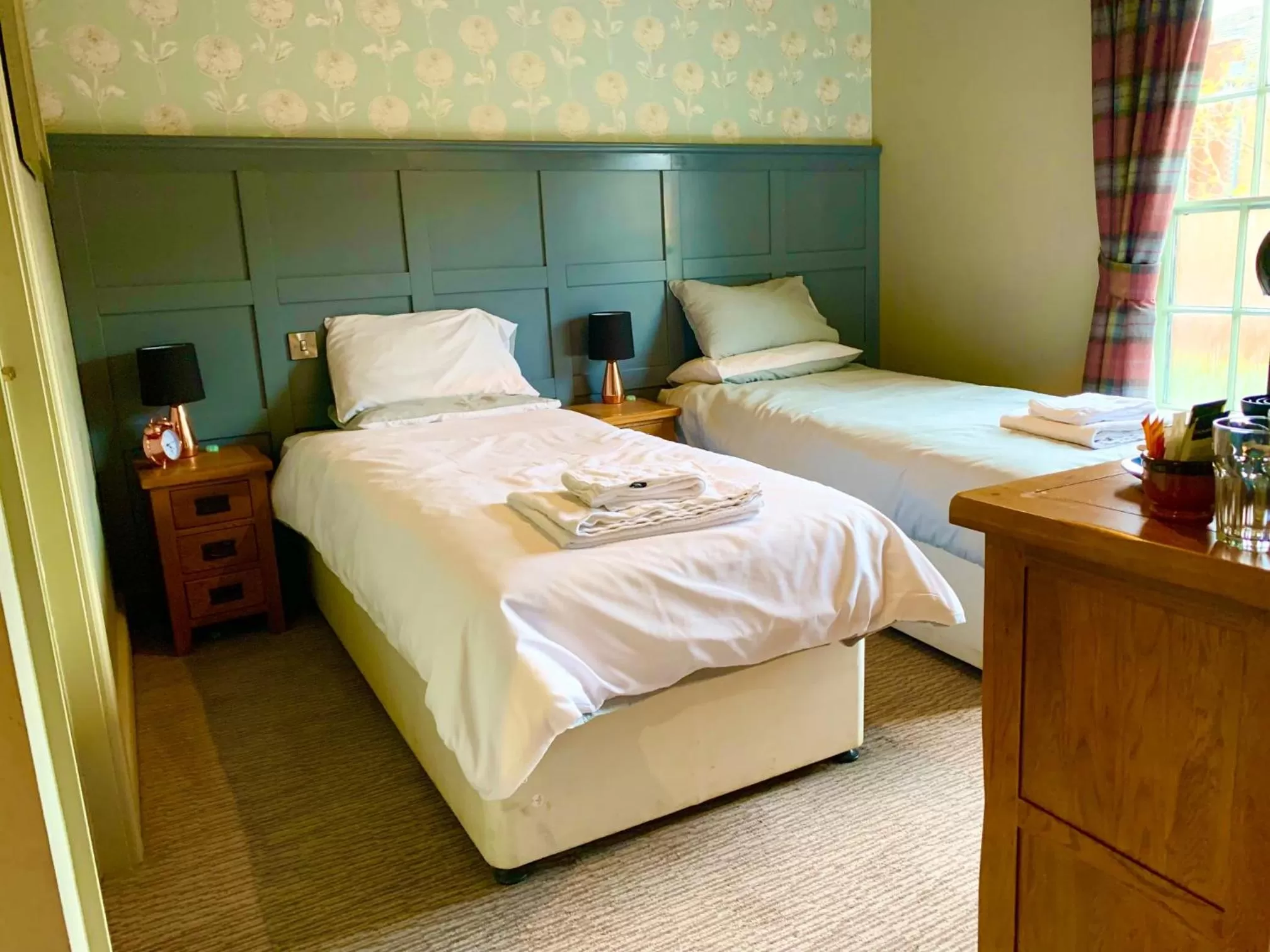 Bedroom, Bed in Crown & Anchor