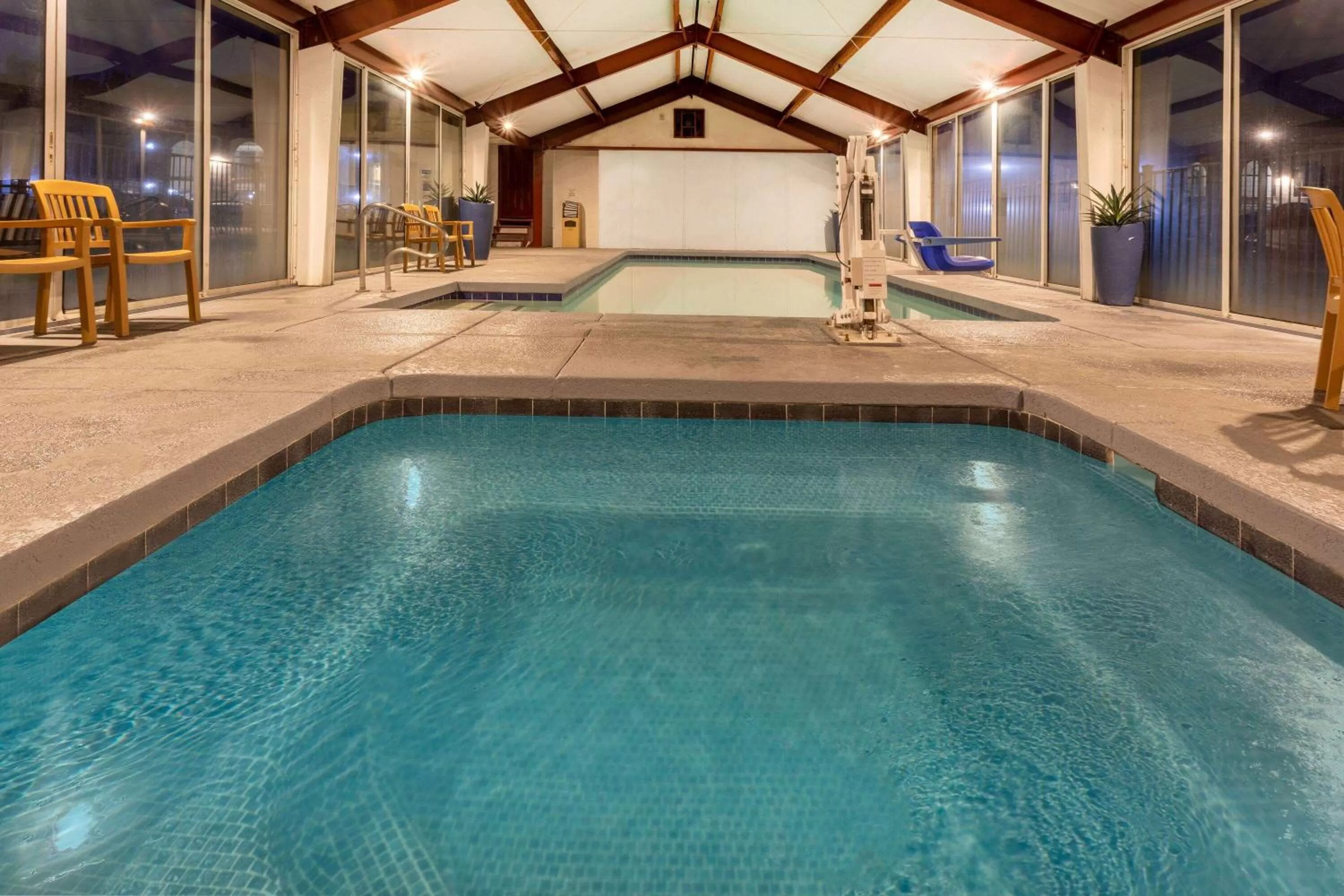 Hot Tub in Super 8 by Wyndham NAU/Downtown Conference Center