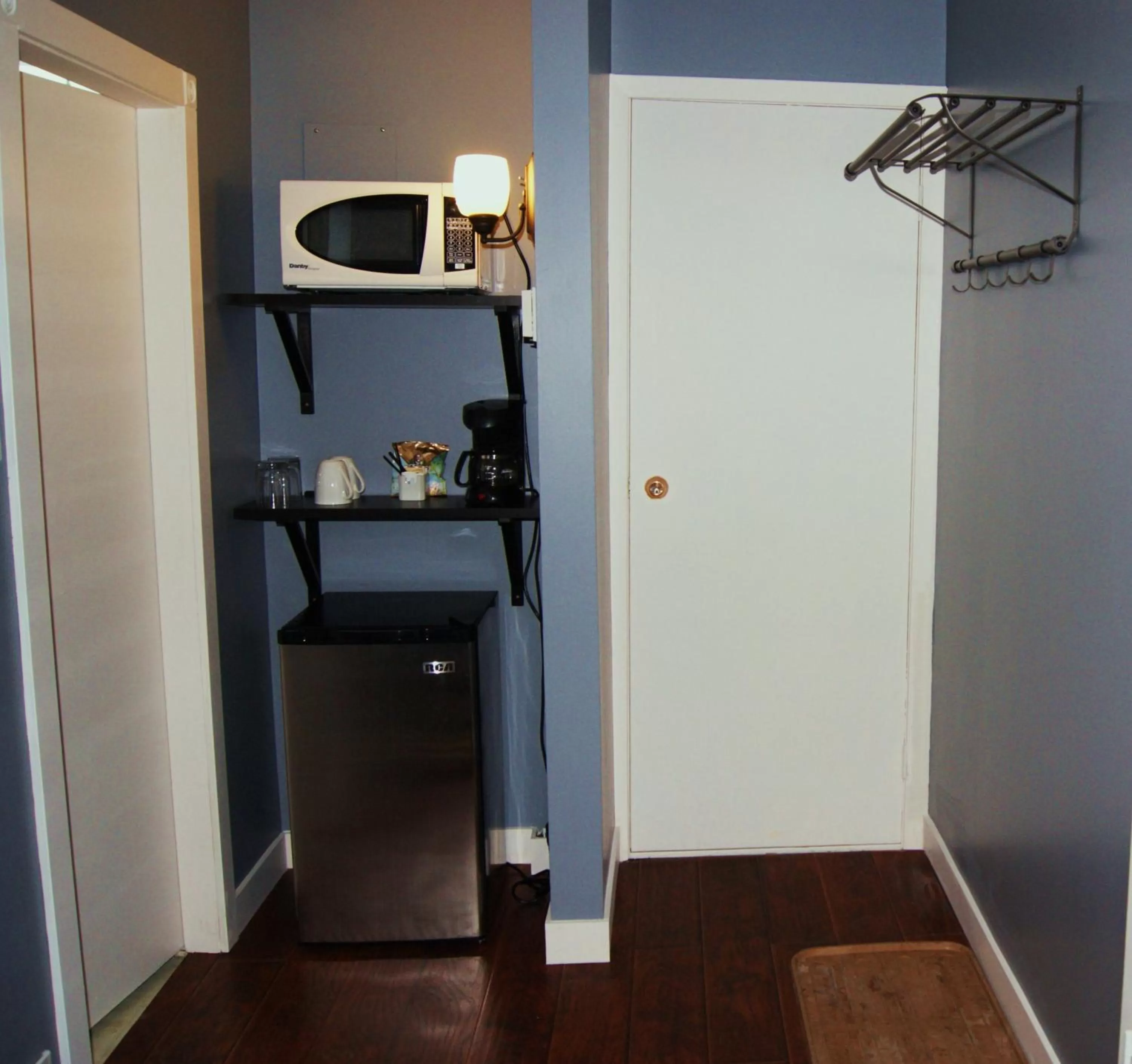 Coffee/tea facilities, Kitchen/Kitchenette in Stardust Inn and Chalets