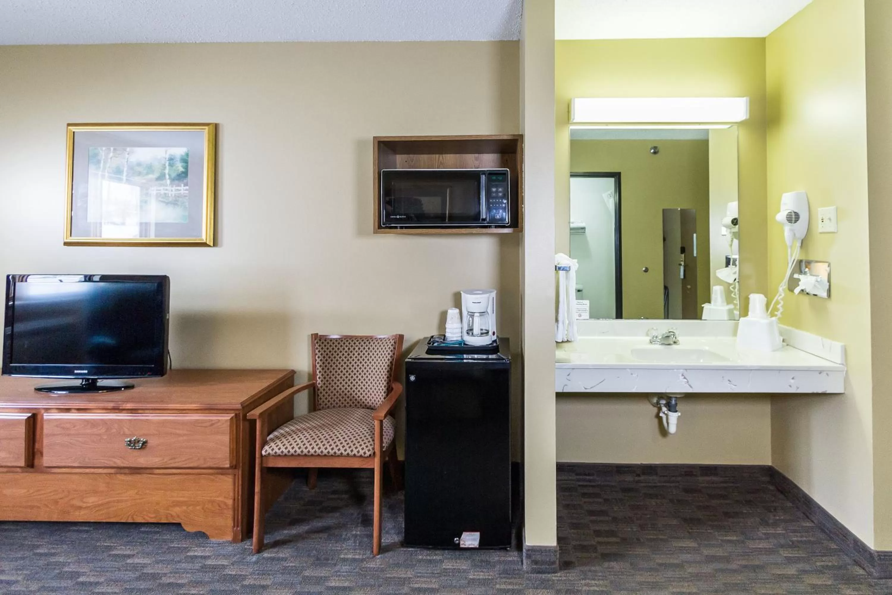 Photo of the whole room in Governors Inn a Travelodge by Wyndham