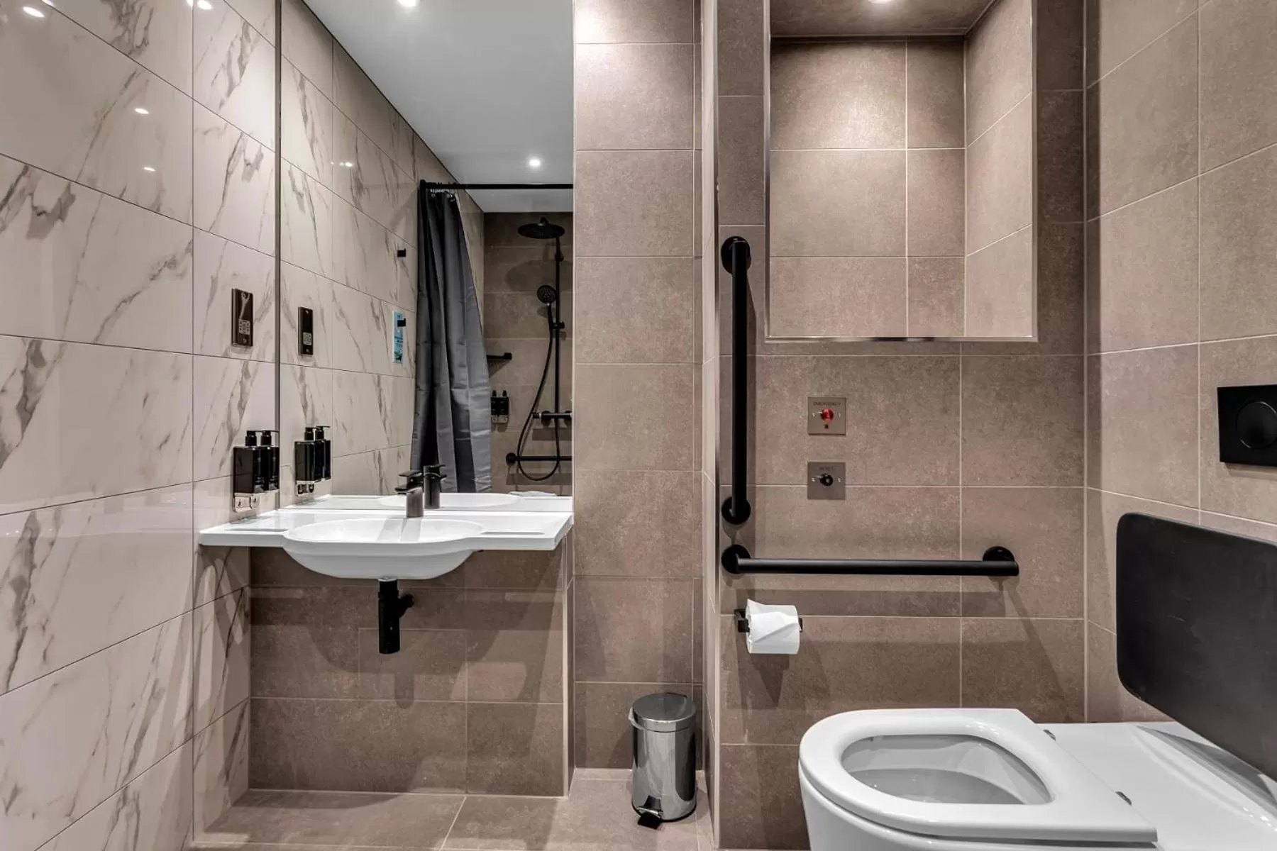 Facility for disabled guests in Roomzzz Edinburgh