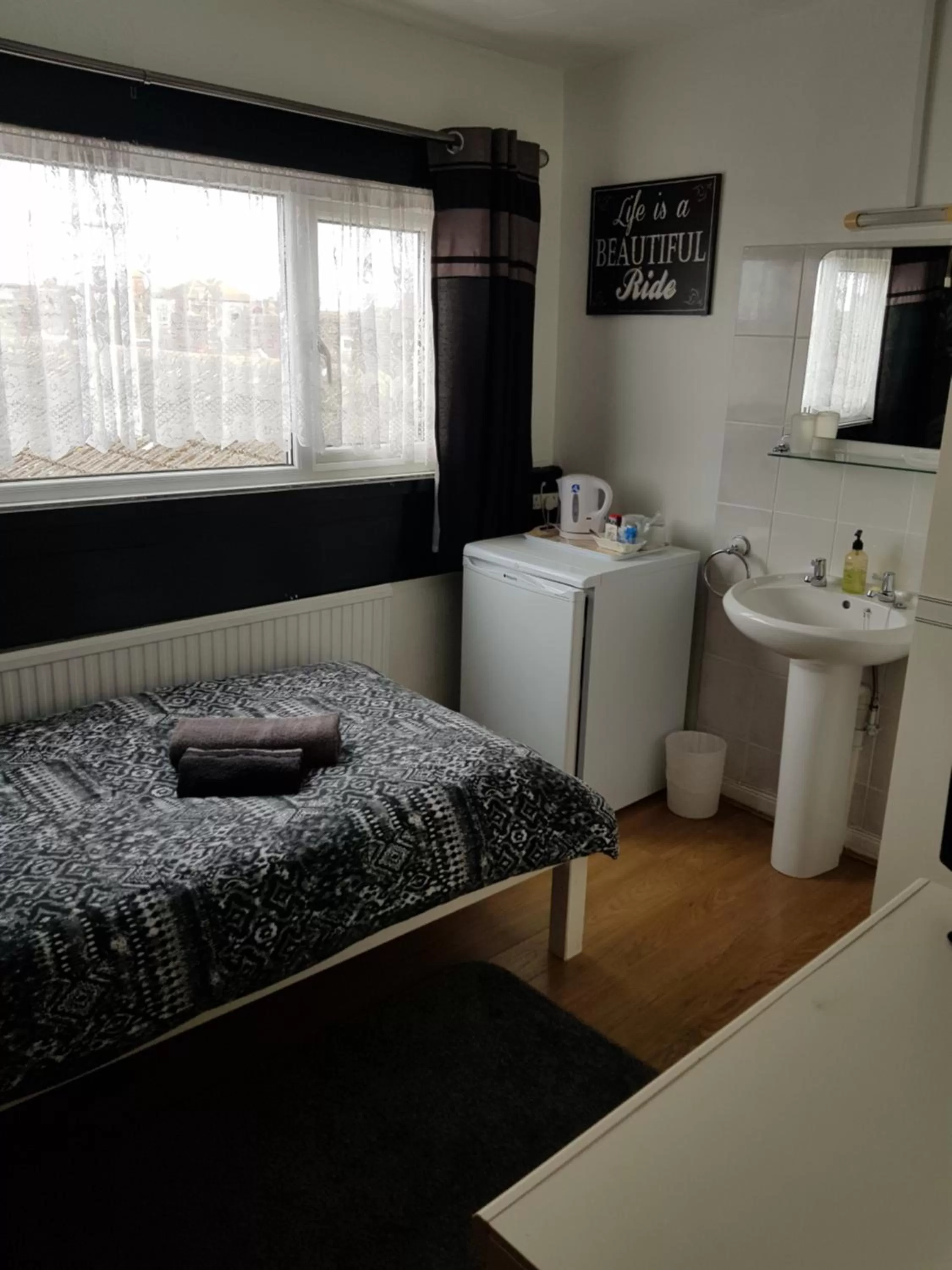 Bedroom in Sunnyside Hotel