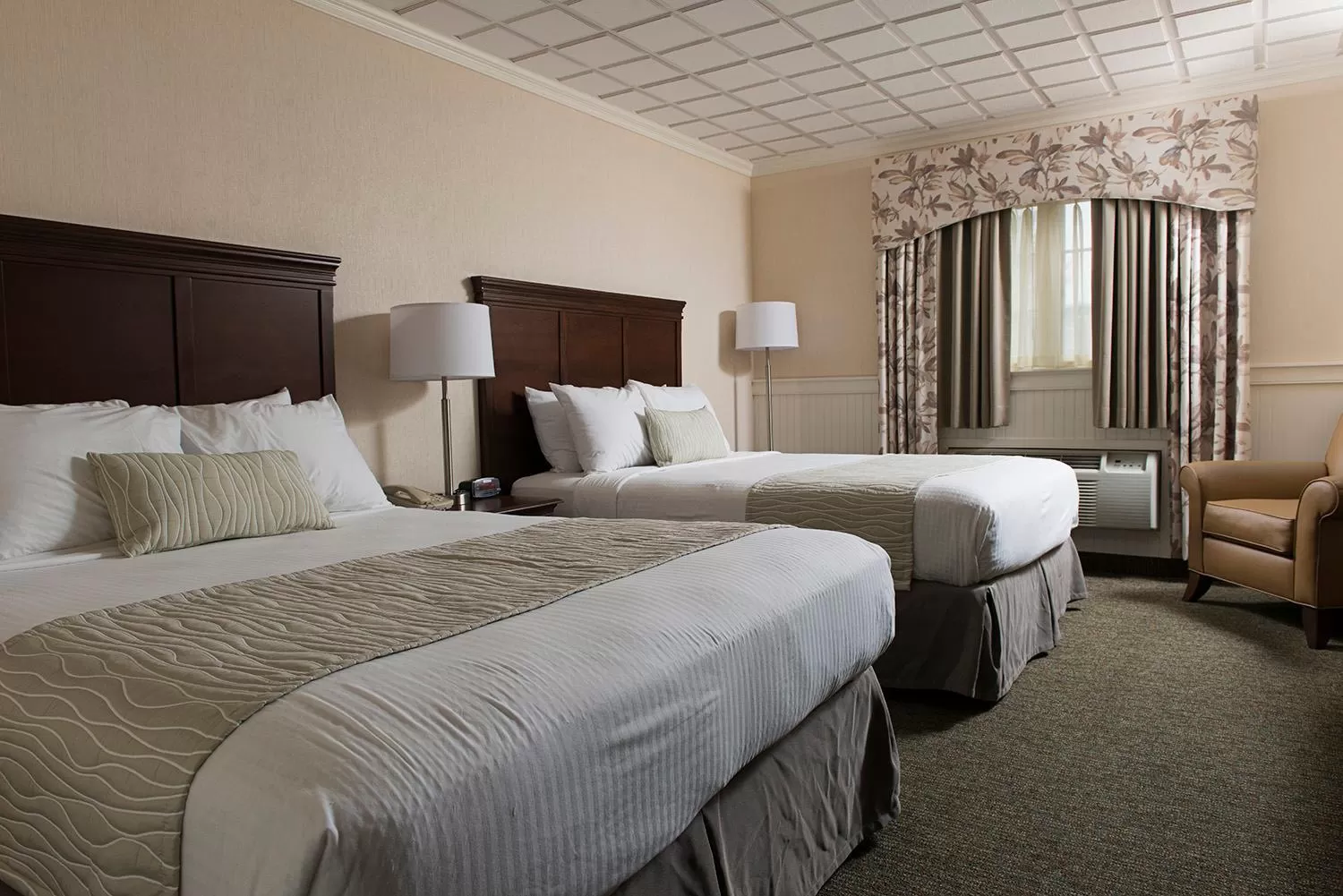 Photo of the whole room, Bed in Bird-in-Hand Family Inn