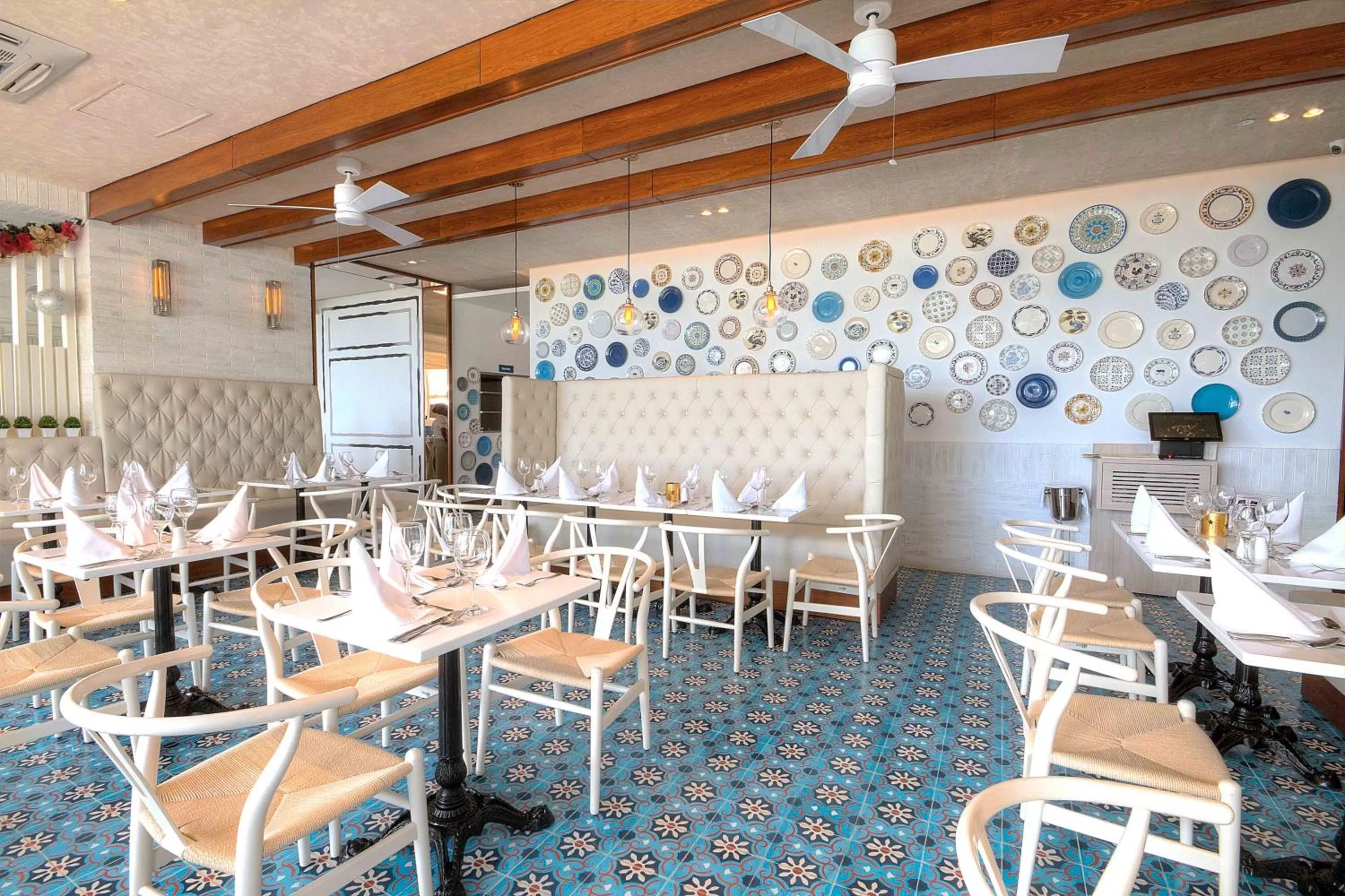 Restaurant/places to eat in Hotel Casablanca