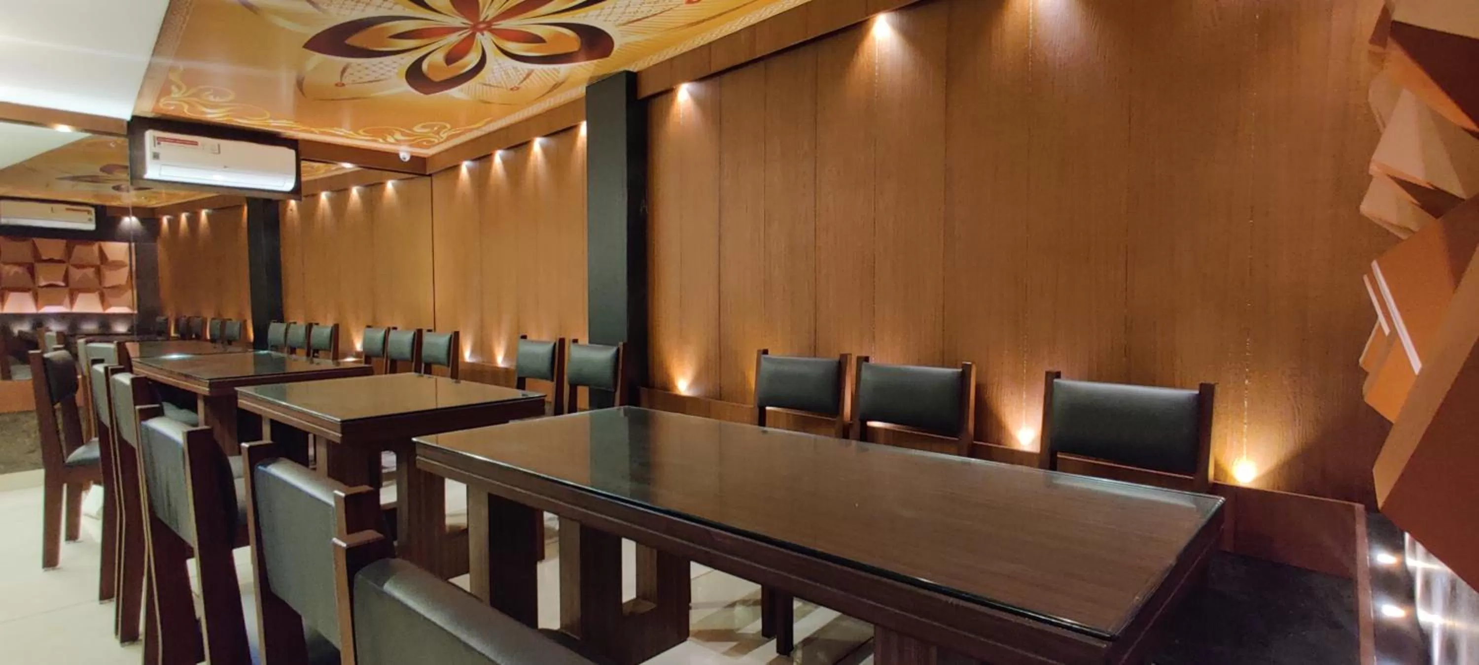 Restaurant/Places to Eat in AUHTEL Kannur