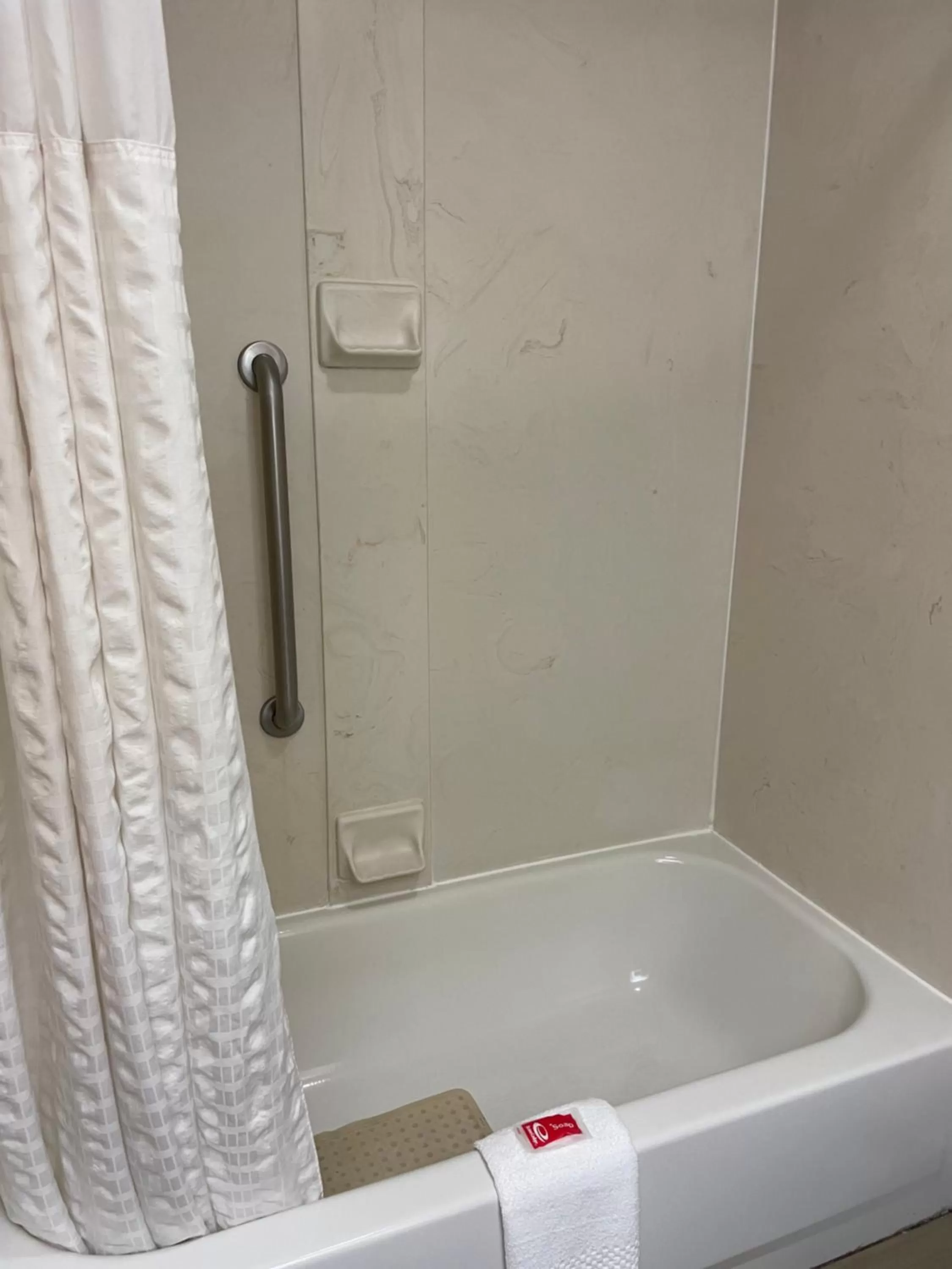 Bathroom in Econo Lodge Newport Smoky Mountains Gateway