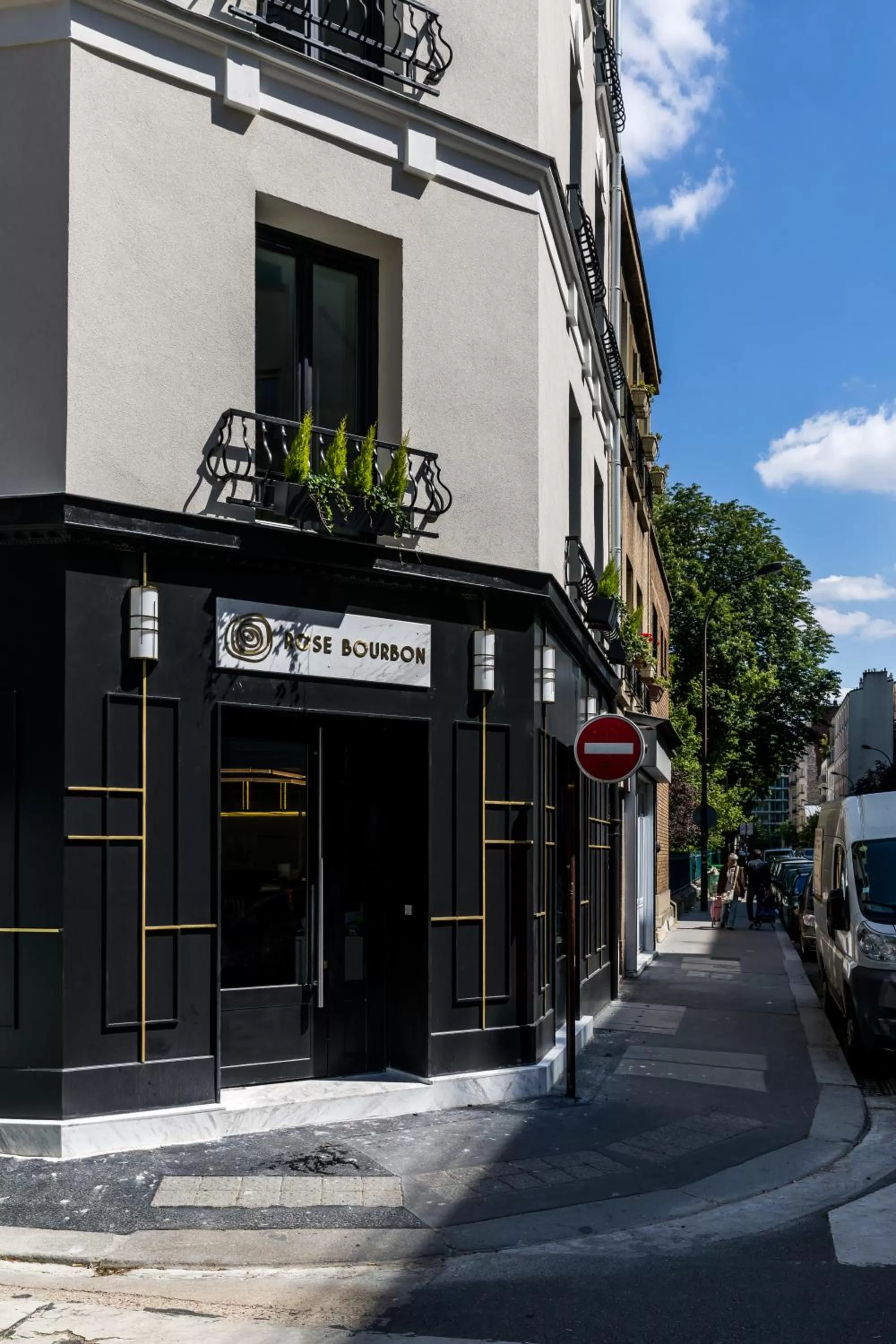 Facade/entrance in Rose Bourbon