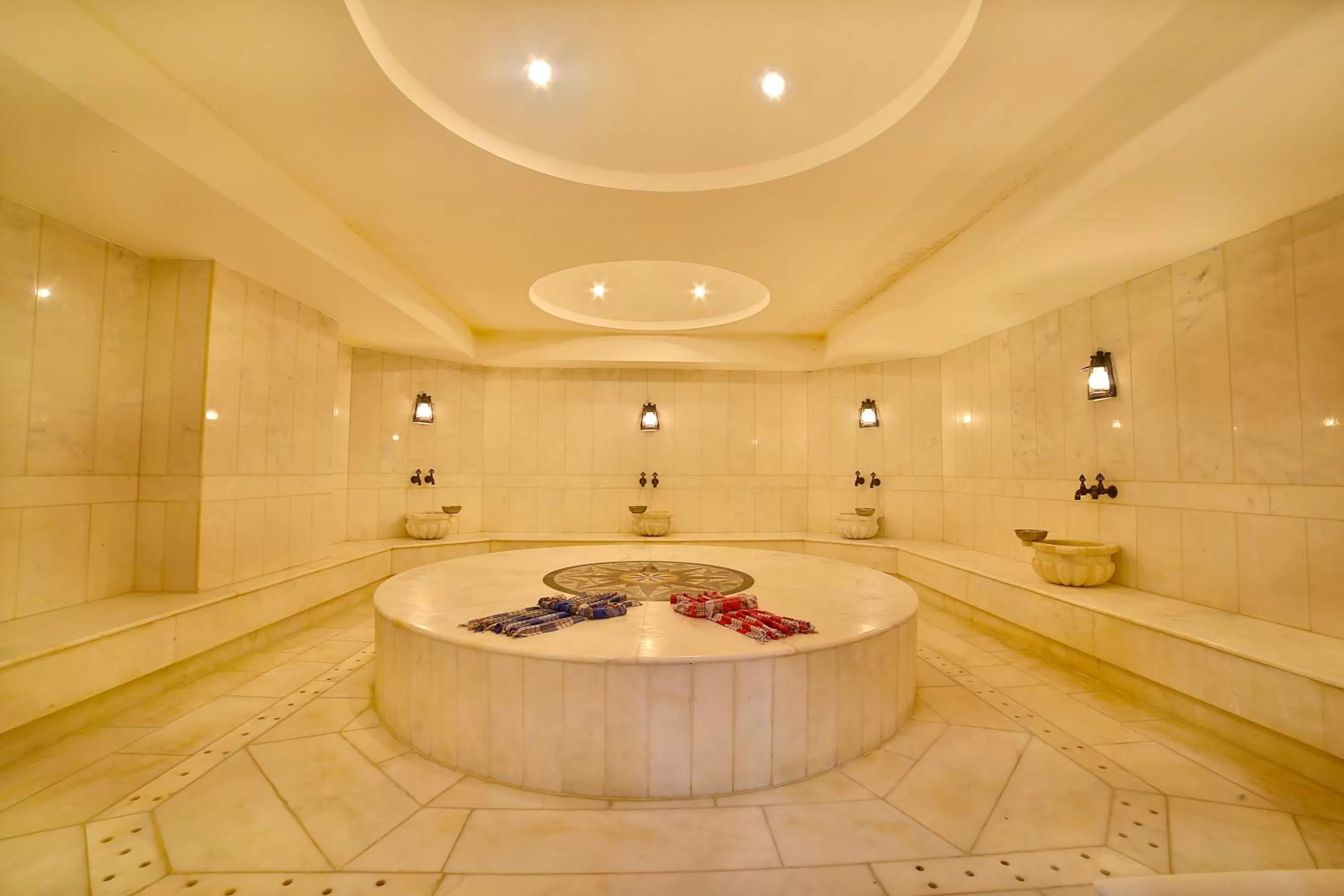 Public Bath in Lady Diana Hotel