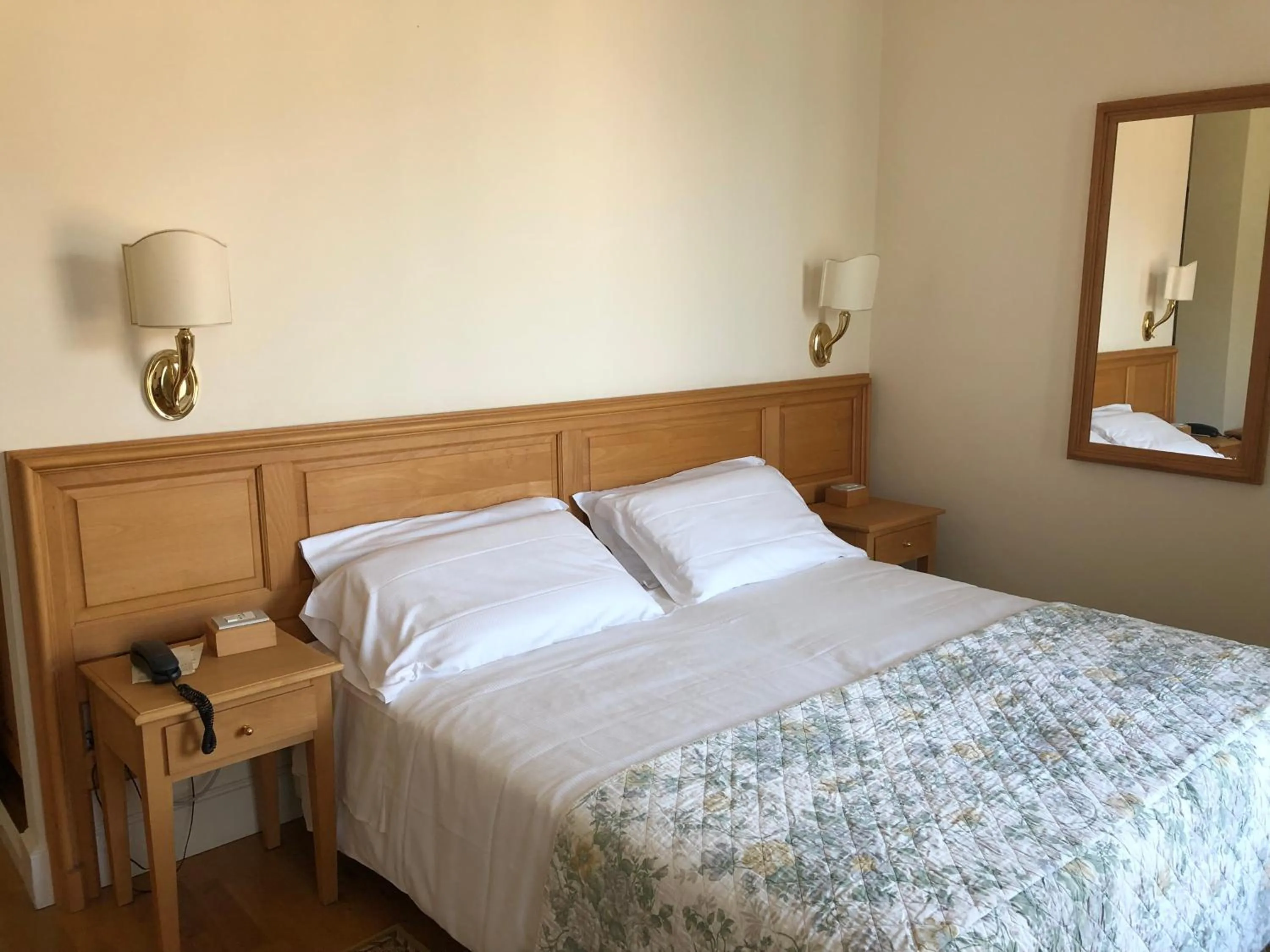 Bedroom, Bed in Hotel Royal