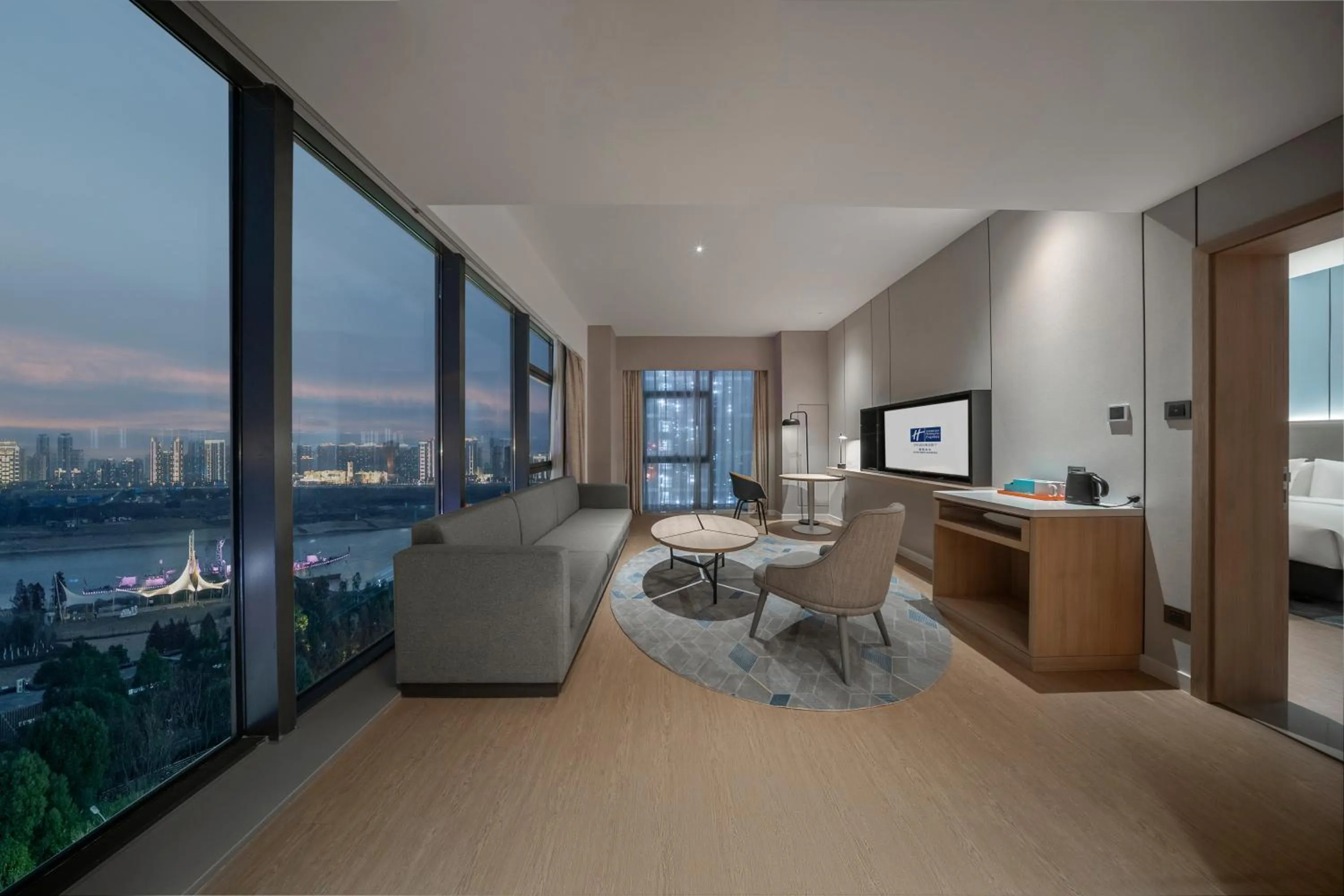 One-Bedroom King Suite with River View in Holiday Inn Express Nanchang Riverside, an IHG Hotel