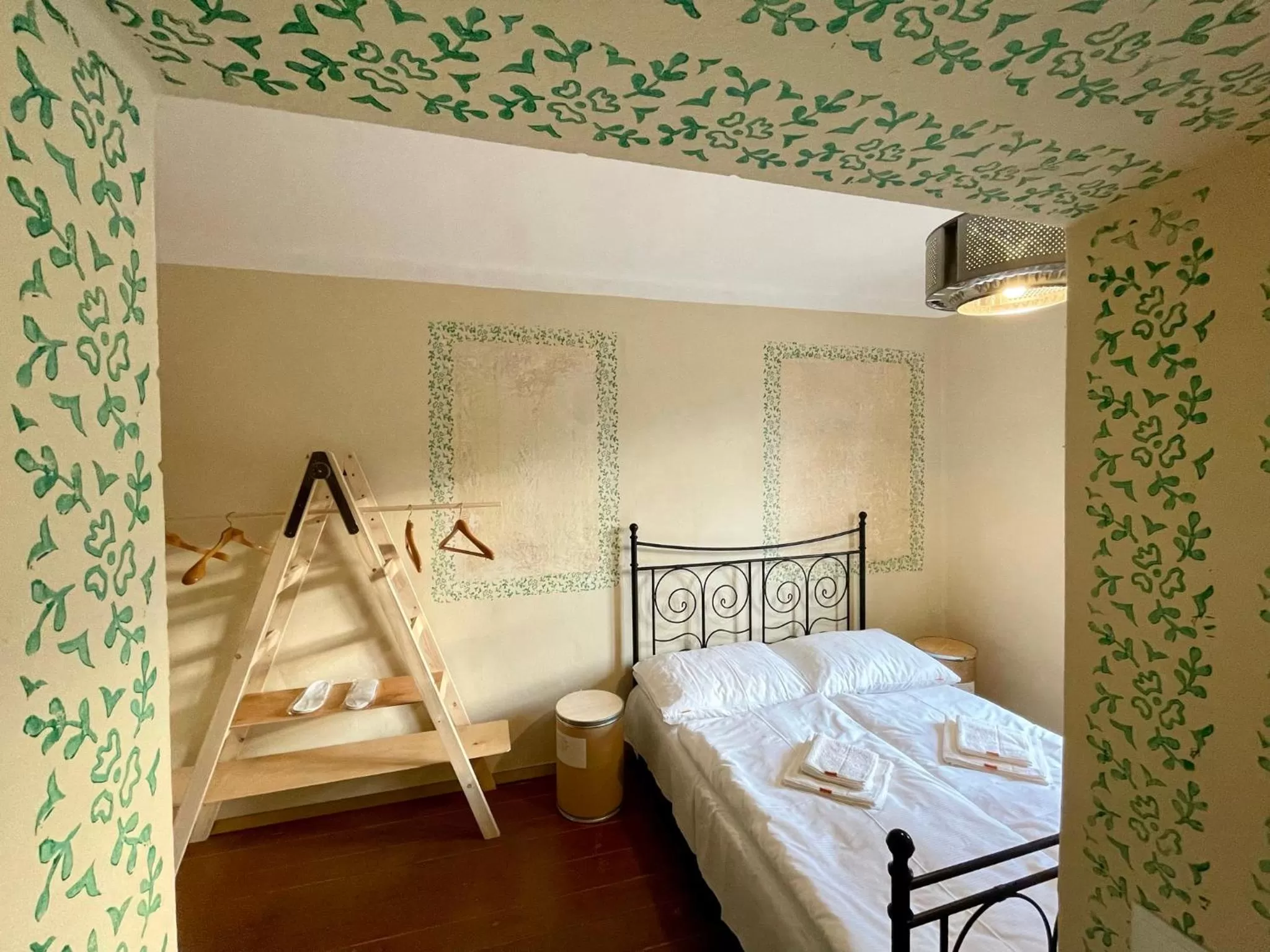 Bed in HARABURDI® Recyclart Hotel