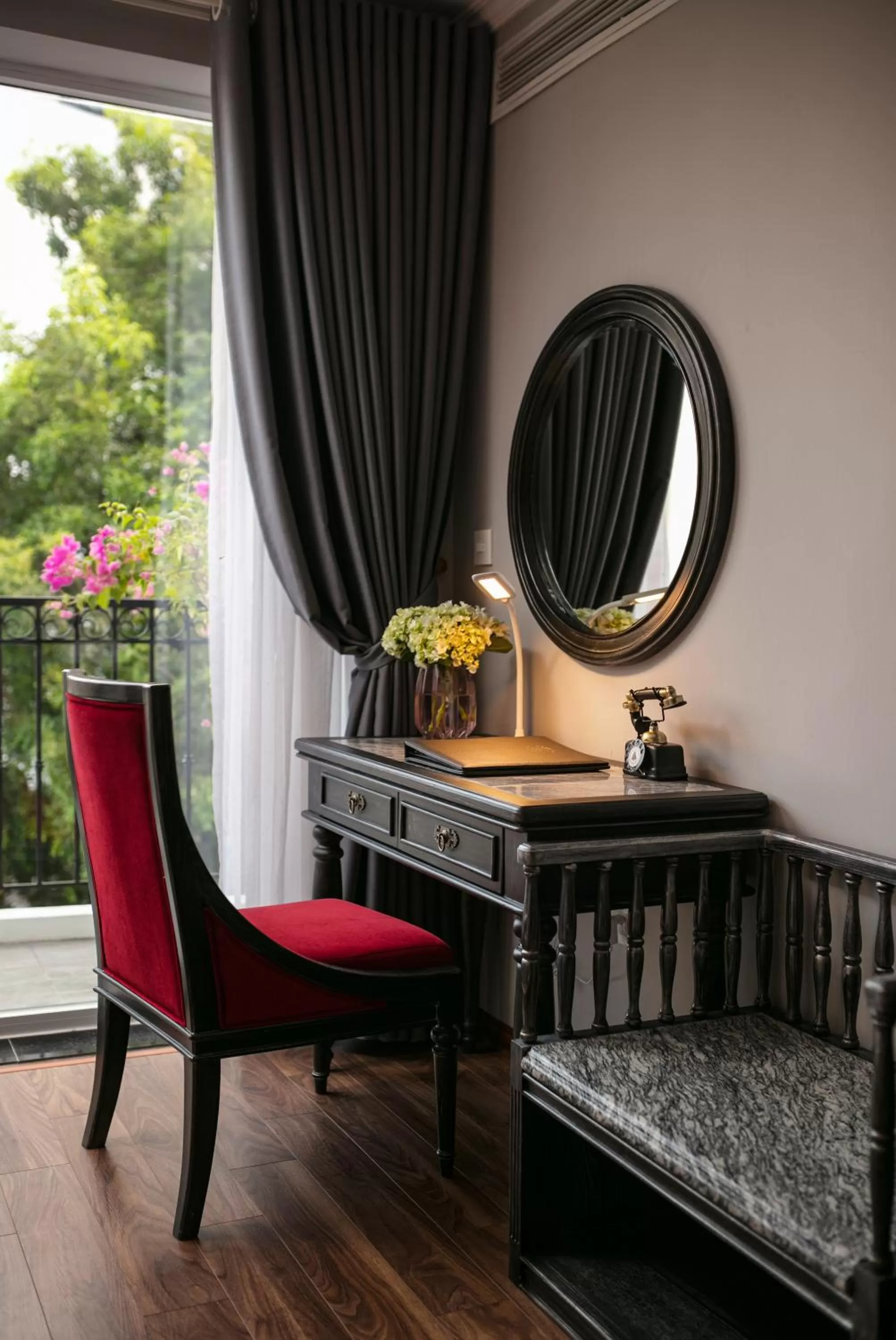 Seating area in Shining Central Hotel & Spa