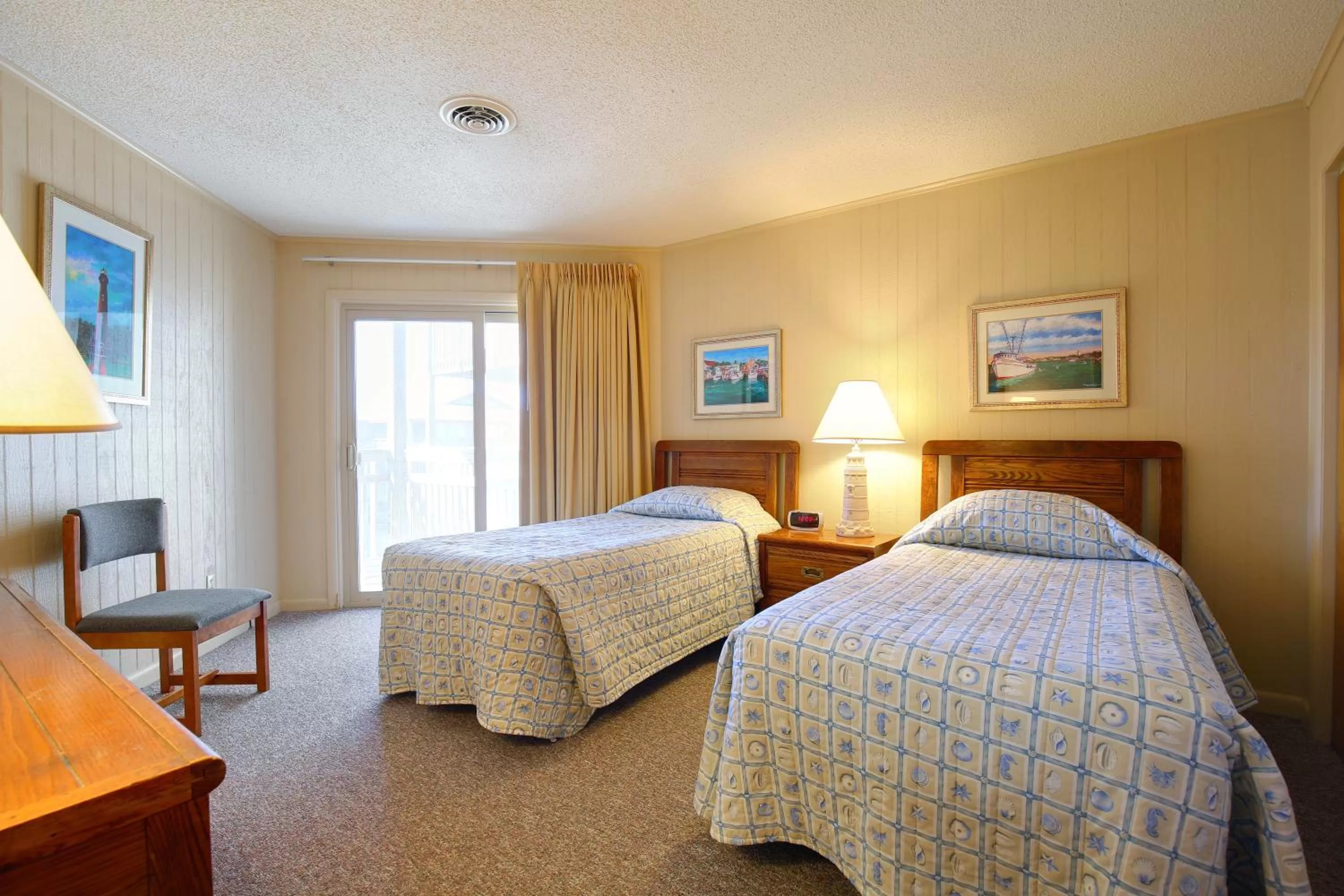 Bedroom, Bed in Outer Banks Beach Club