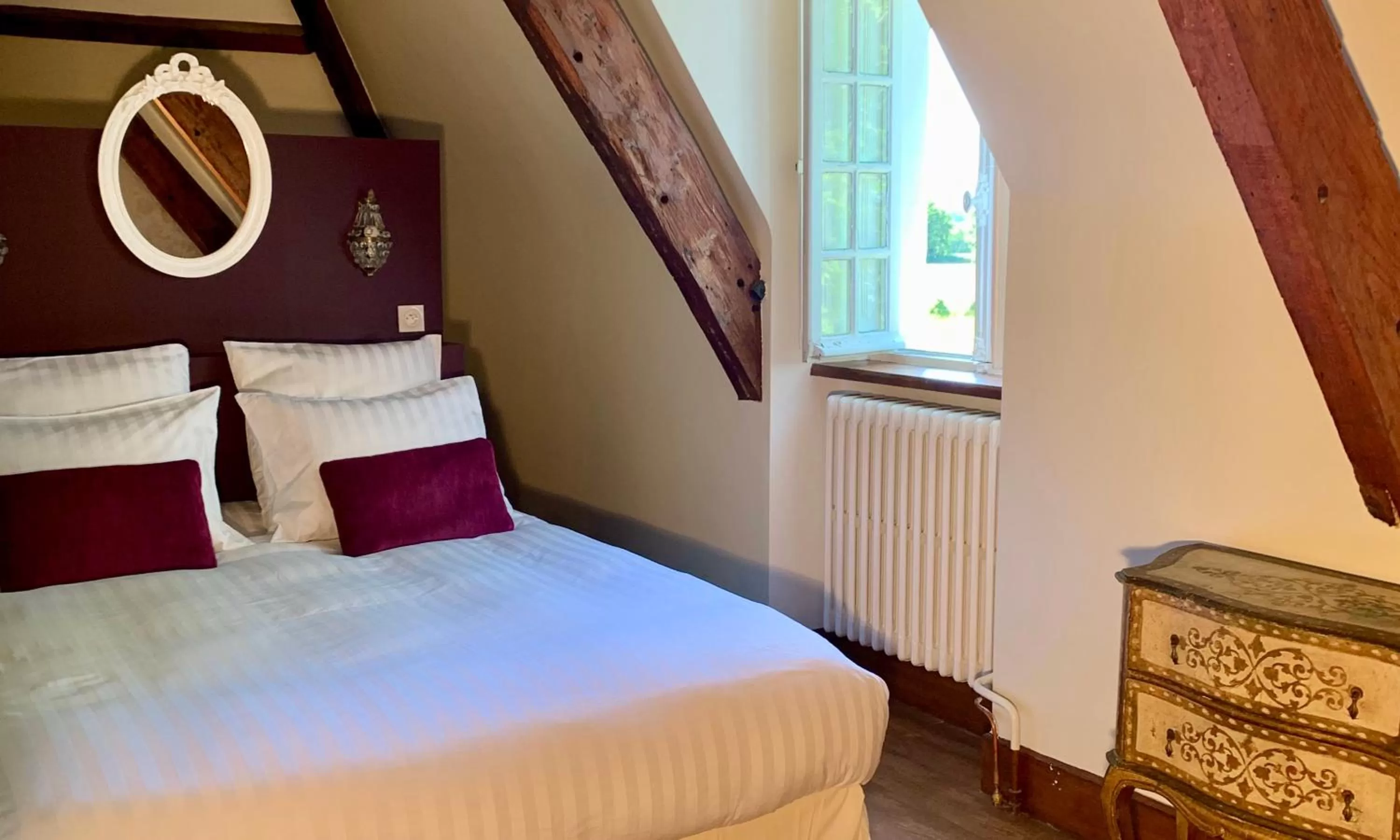 Photo of the whole room in LA MEFFRAIS 1741