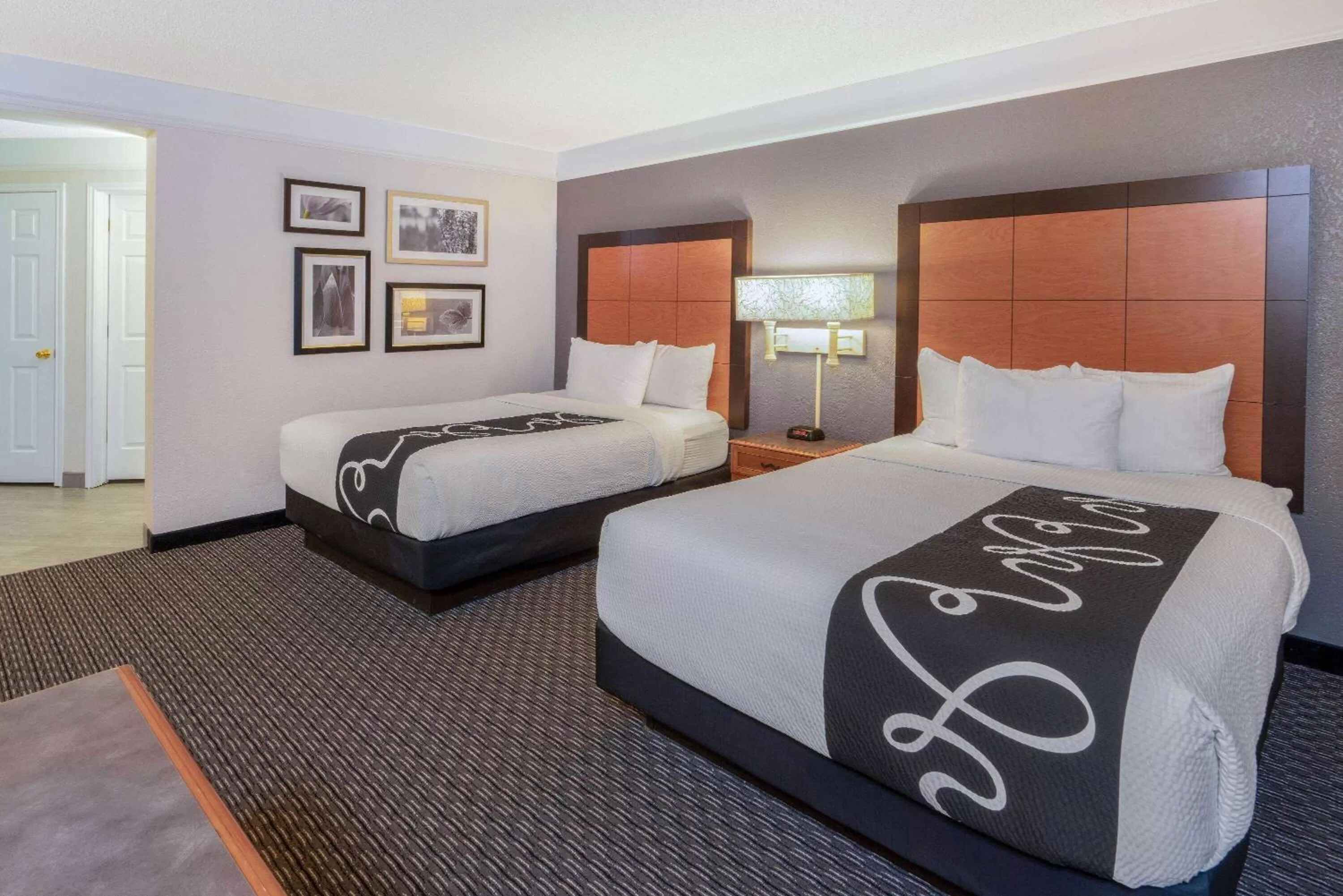 Photo of the whole room, Bed in La Quinta by Wyndham Pueblo