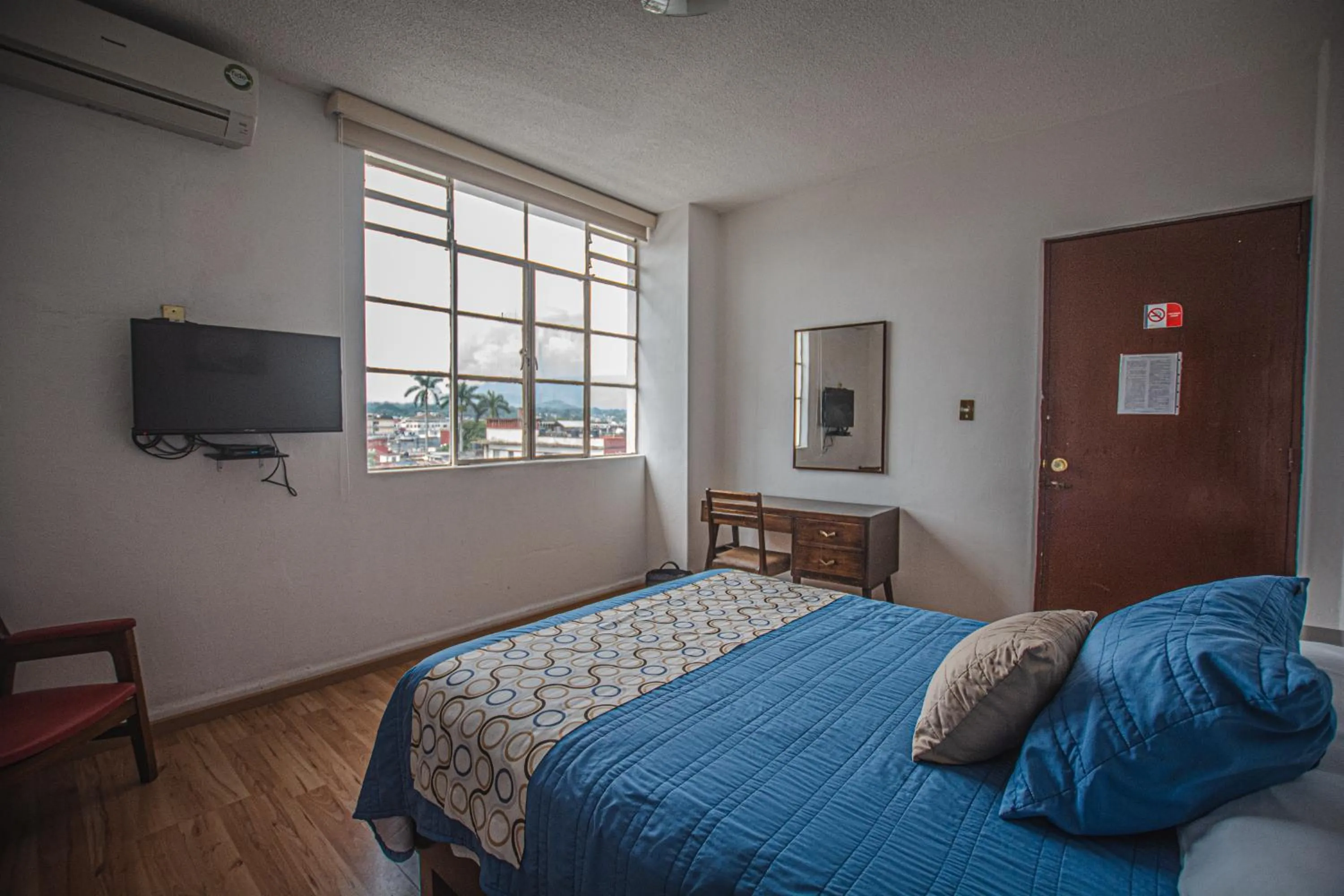 Communal lounge/ TV room, Bed in Hotel Palacio