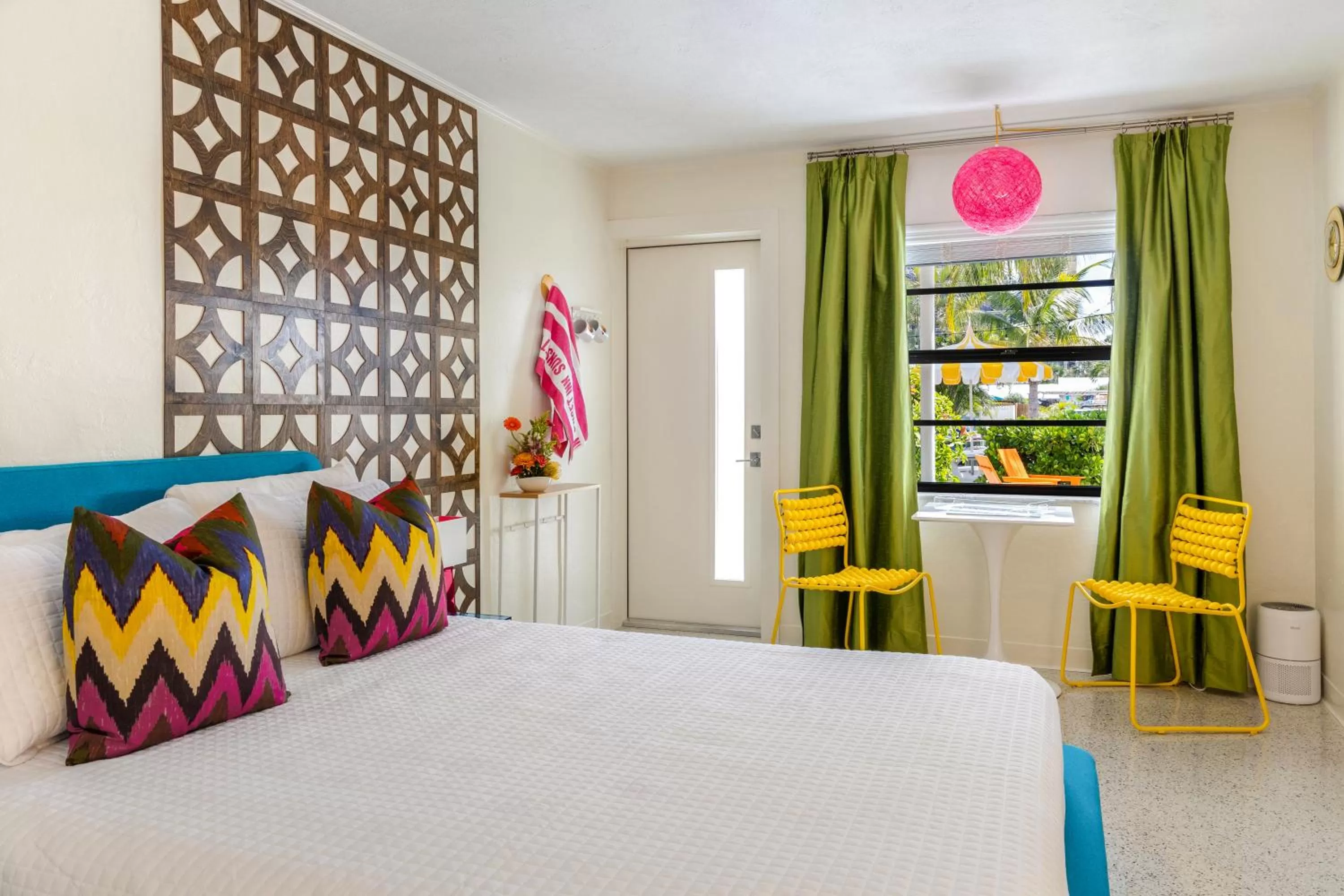 Bedroom in Sunset Inn and Cottages