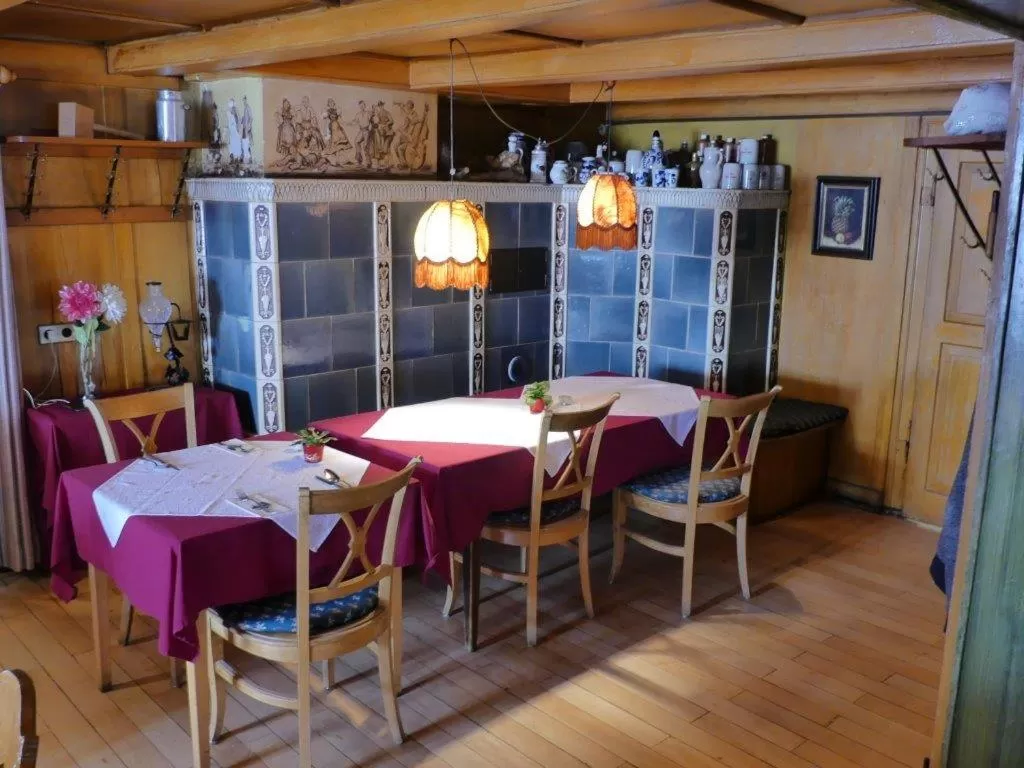 Restaurant/Places to Eat in Hotel Maien
