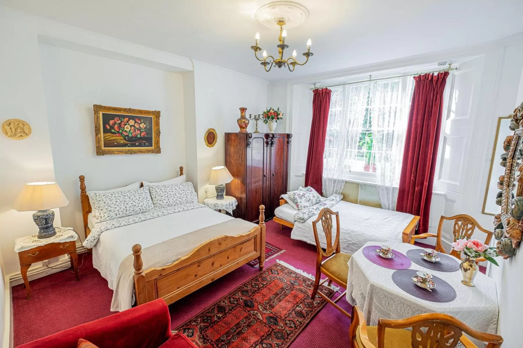 Bedroom, Bed in Dawson Place, Juliette's Bed and Breakfast