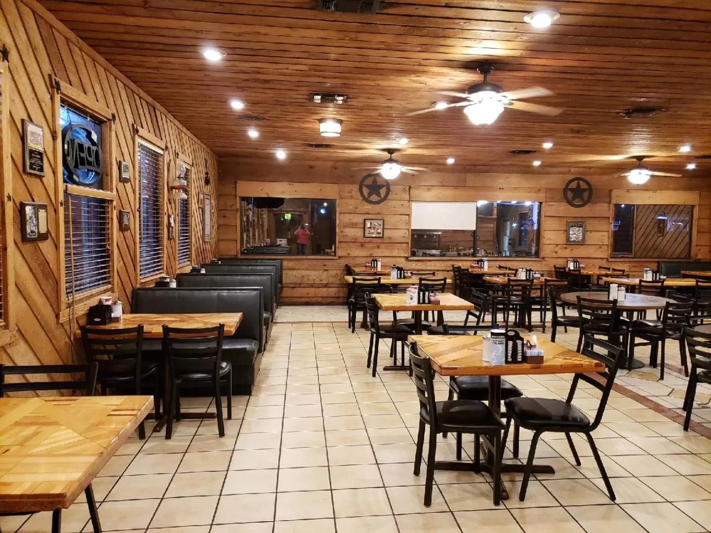 Restaurant/places to eat in The inn at Mexia