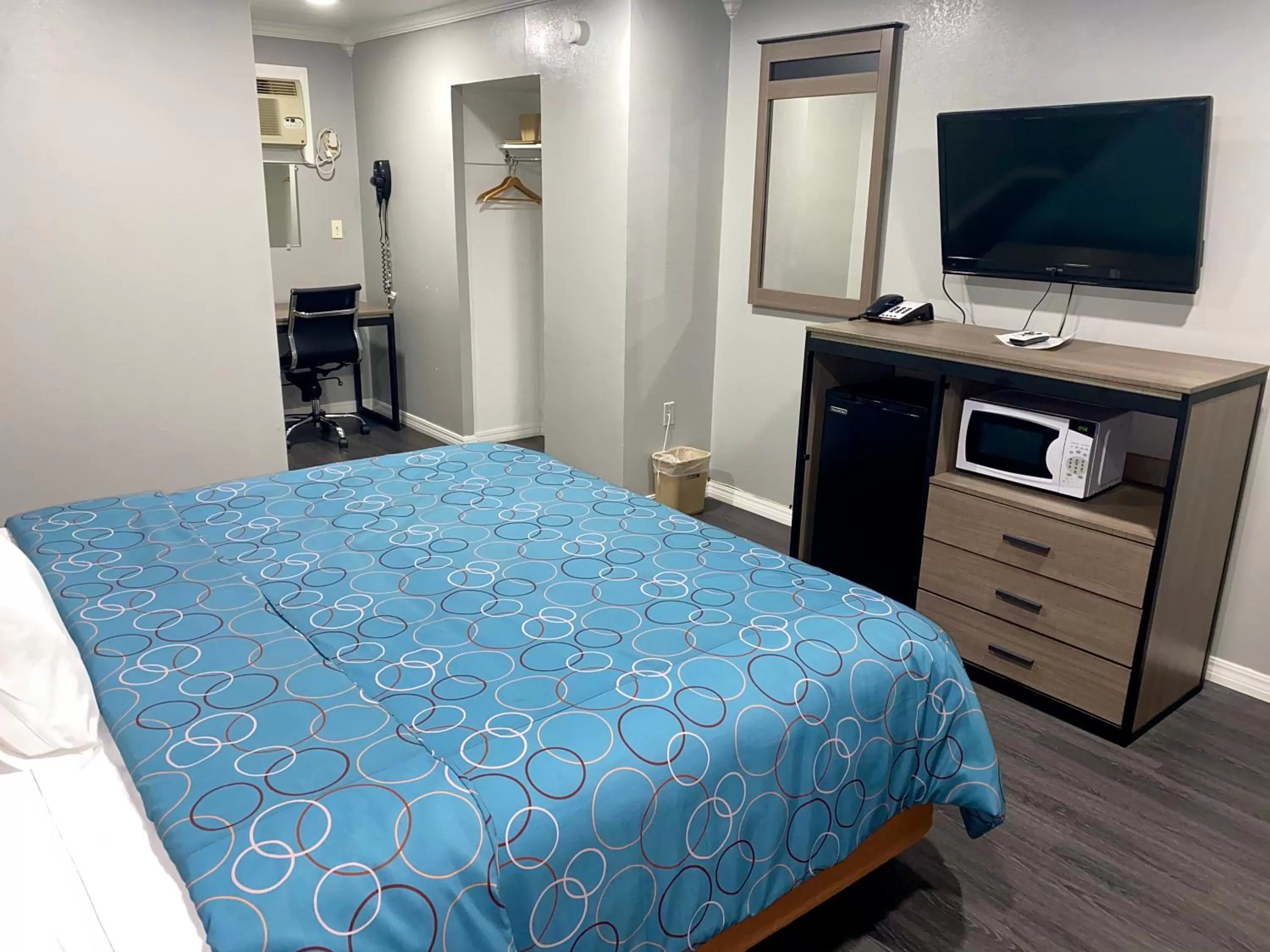 TV and multimedia, Bed in Budget Host Inn