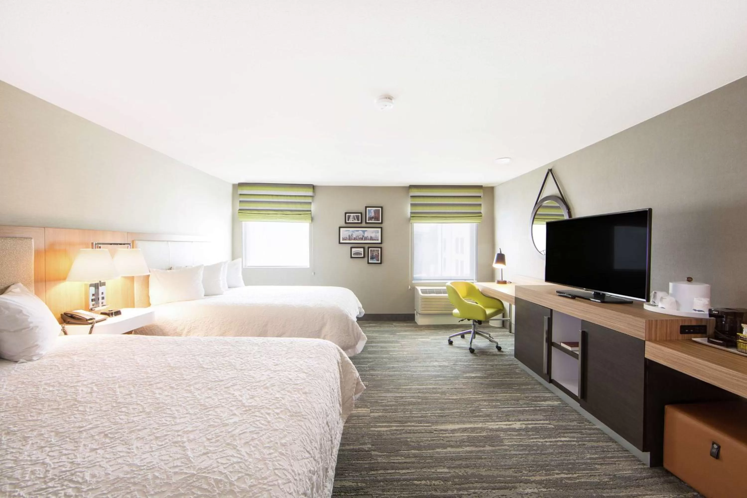 Bedroom, Bed in Hampton Inn & Suites Seattle-Downtown