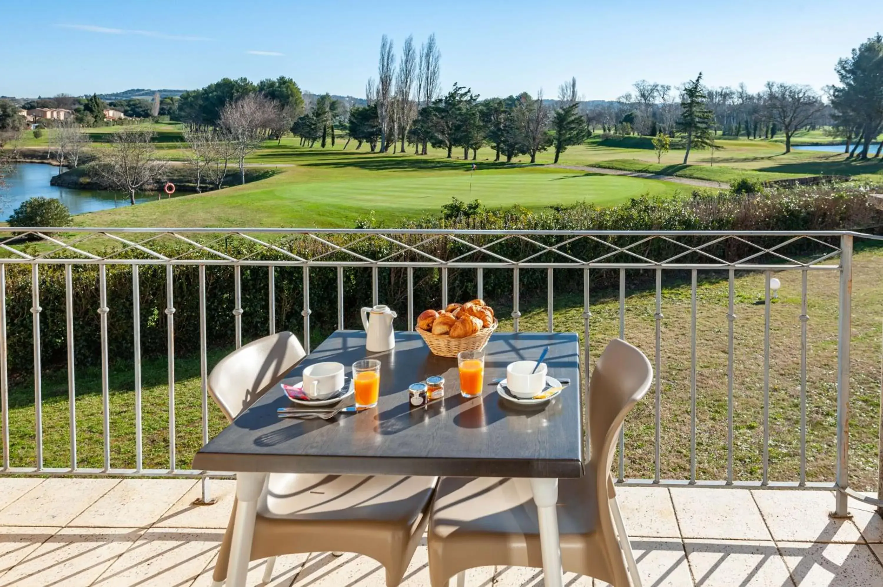 One-Bedroom Apartment (2 Adults) with balcony and Golf view in Residhotel Golf Grand Avignon One-Bedroom Apartment (2 Adults) with balcony and Golf view in Residhotel Golf Grand Avignon