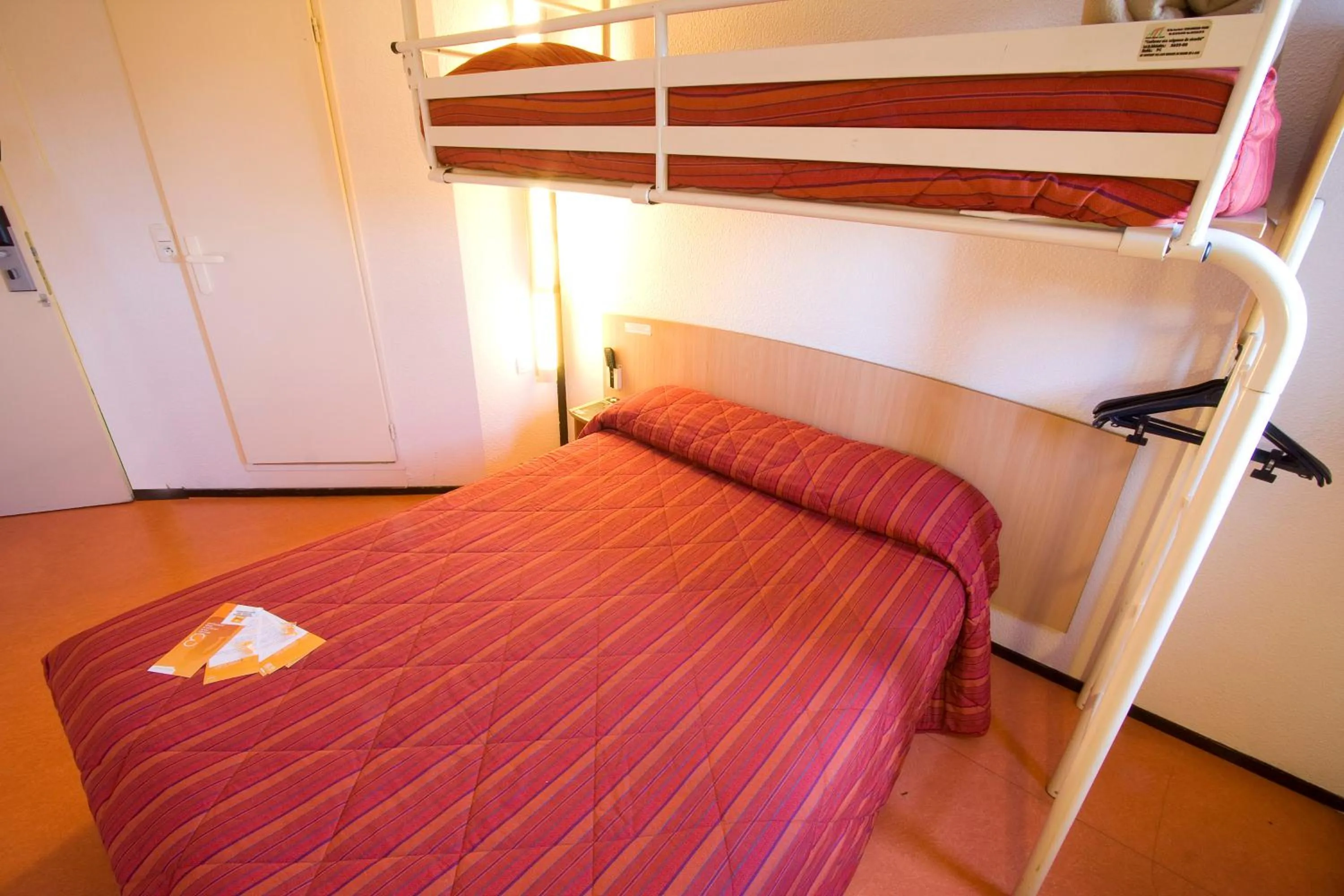 Photo of the whole room, Bed in Premiere Classe Le Blanc Mesnil