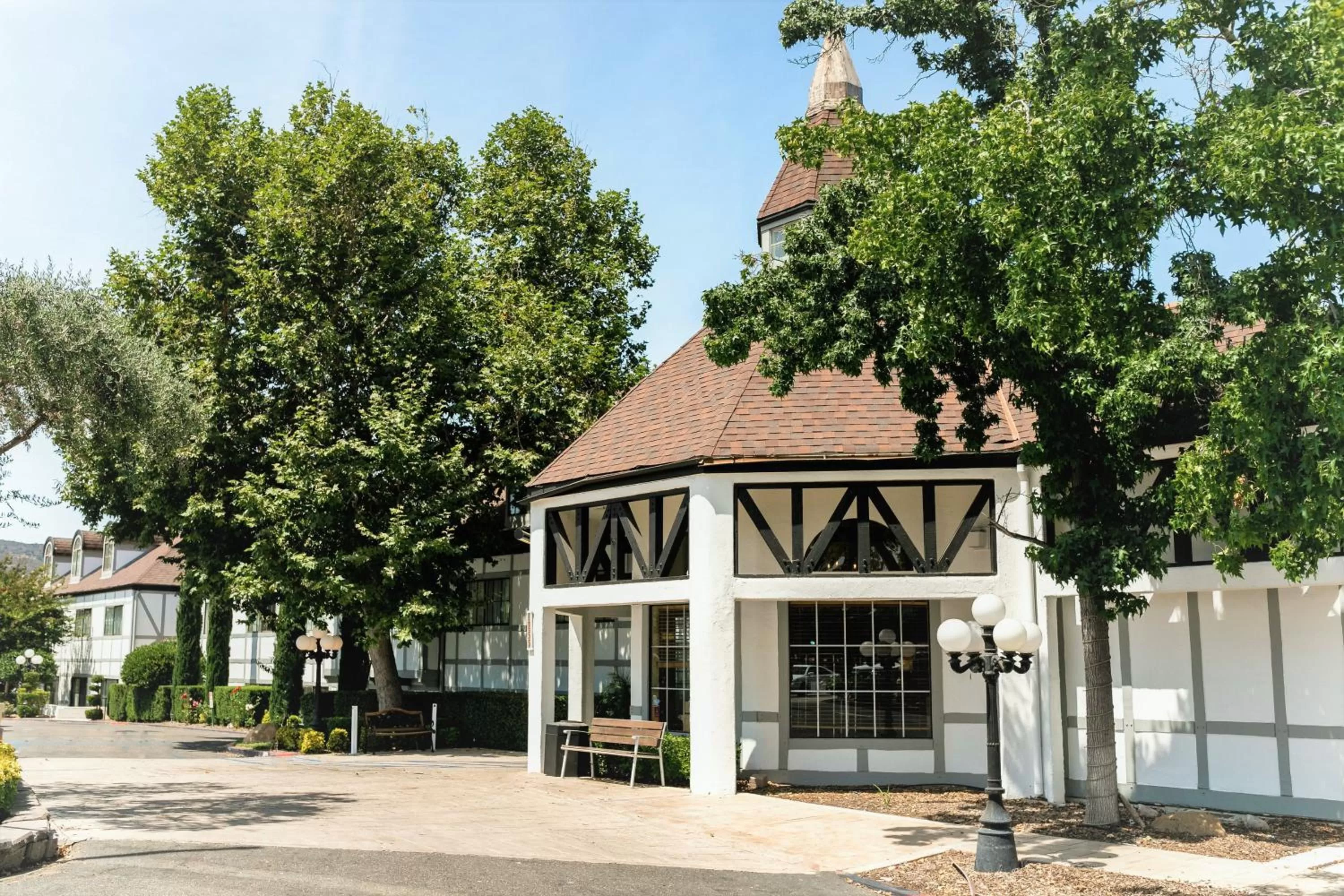 Property building in Vinland Hotel and Lounge