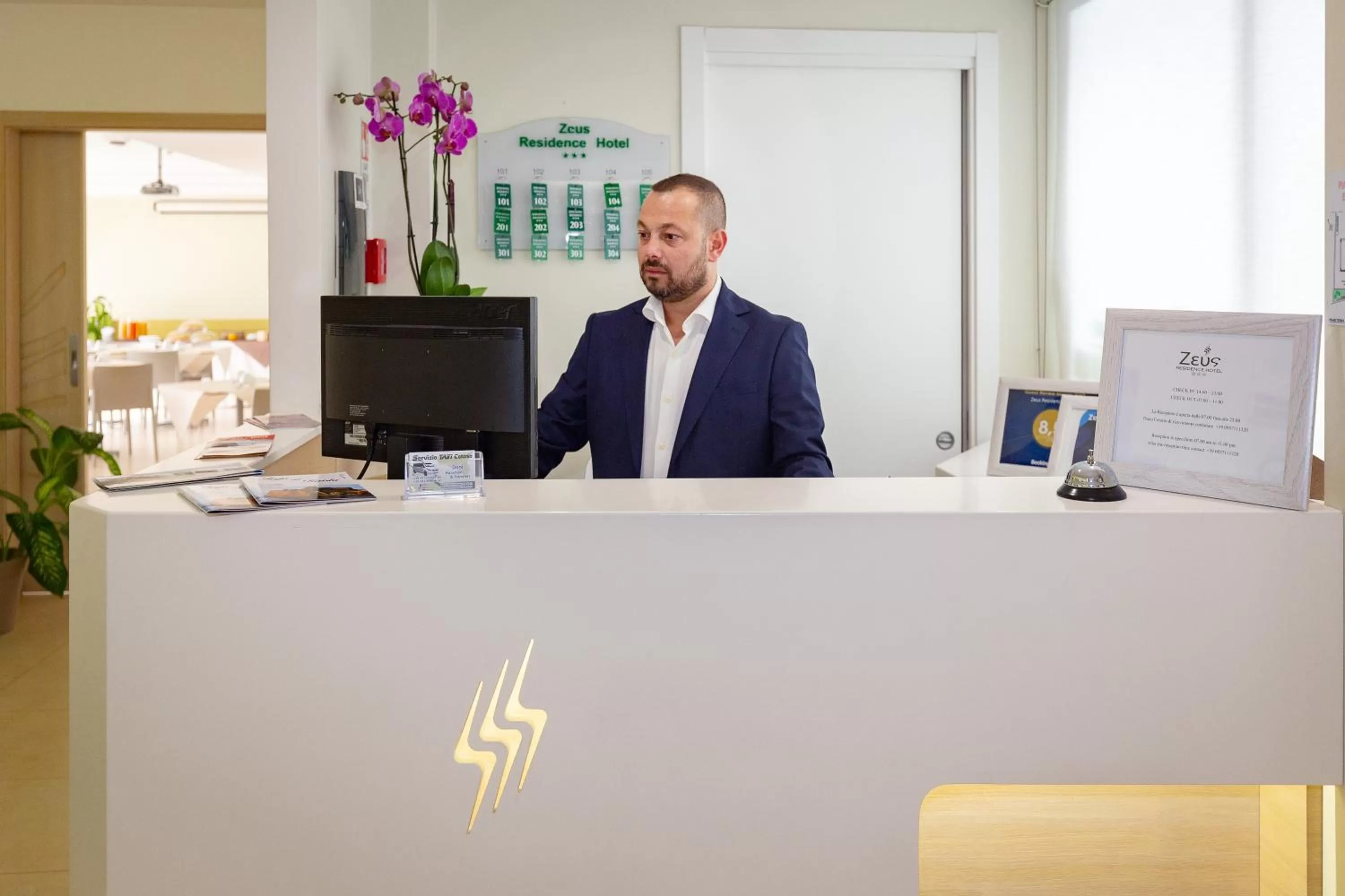 Staff in Zeus Hotel - Aparthotel - Meeting & Congress