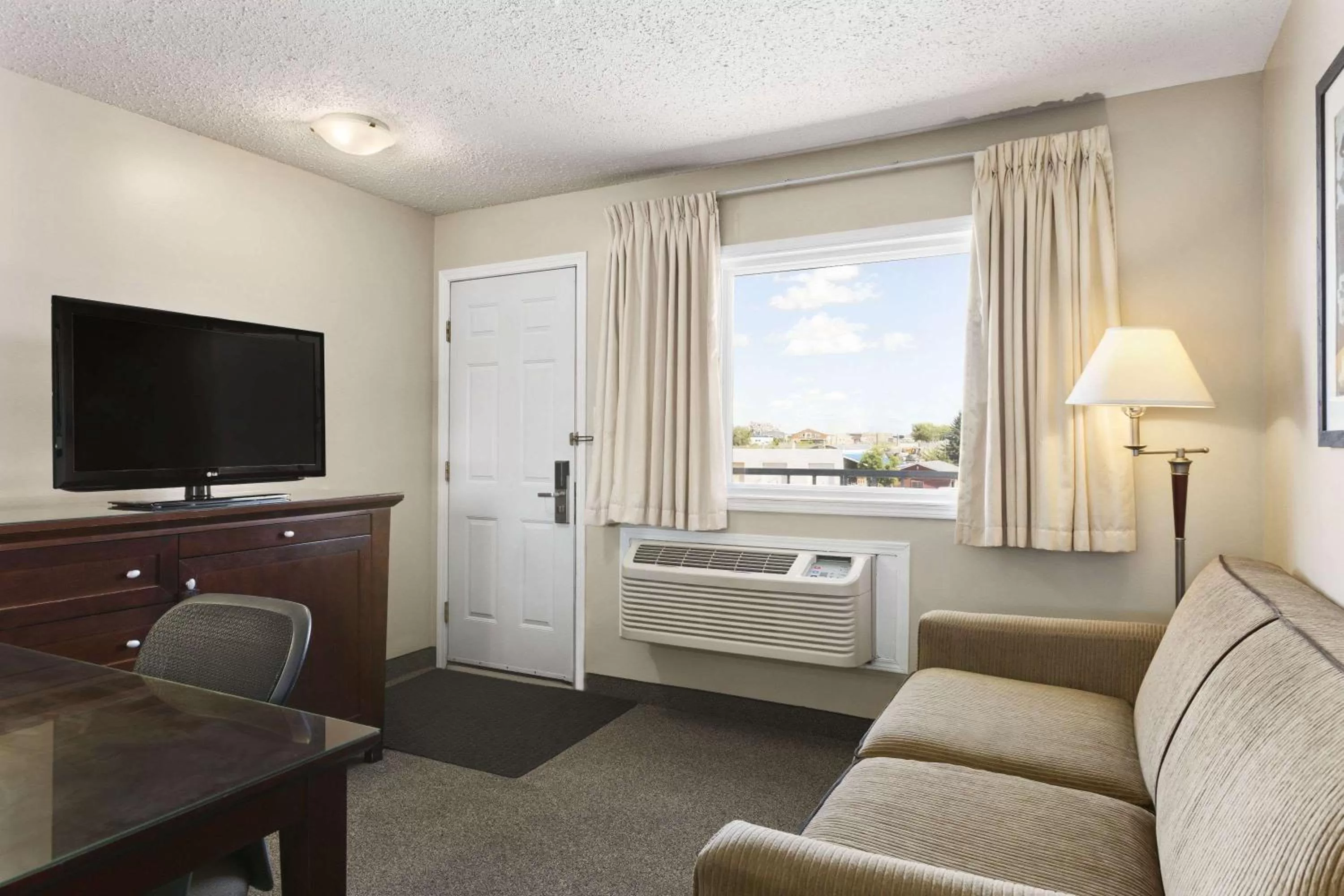 Photo of the whole room in Thriftlodge Saskatoon