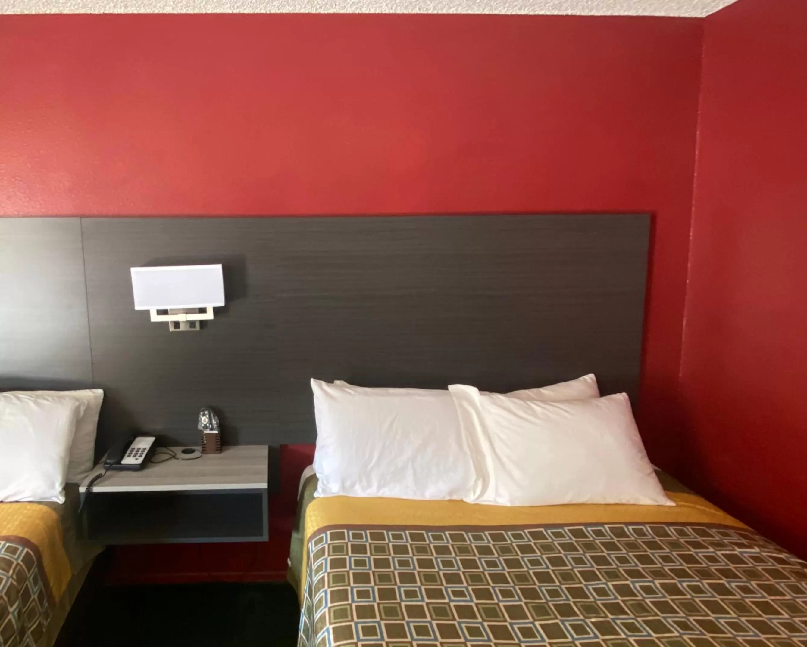 Bed in Windsor Inn Lake Havasu City