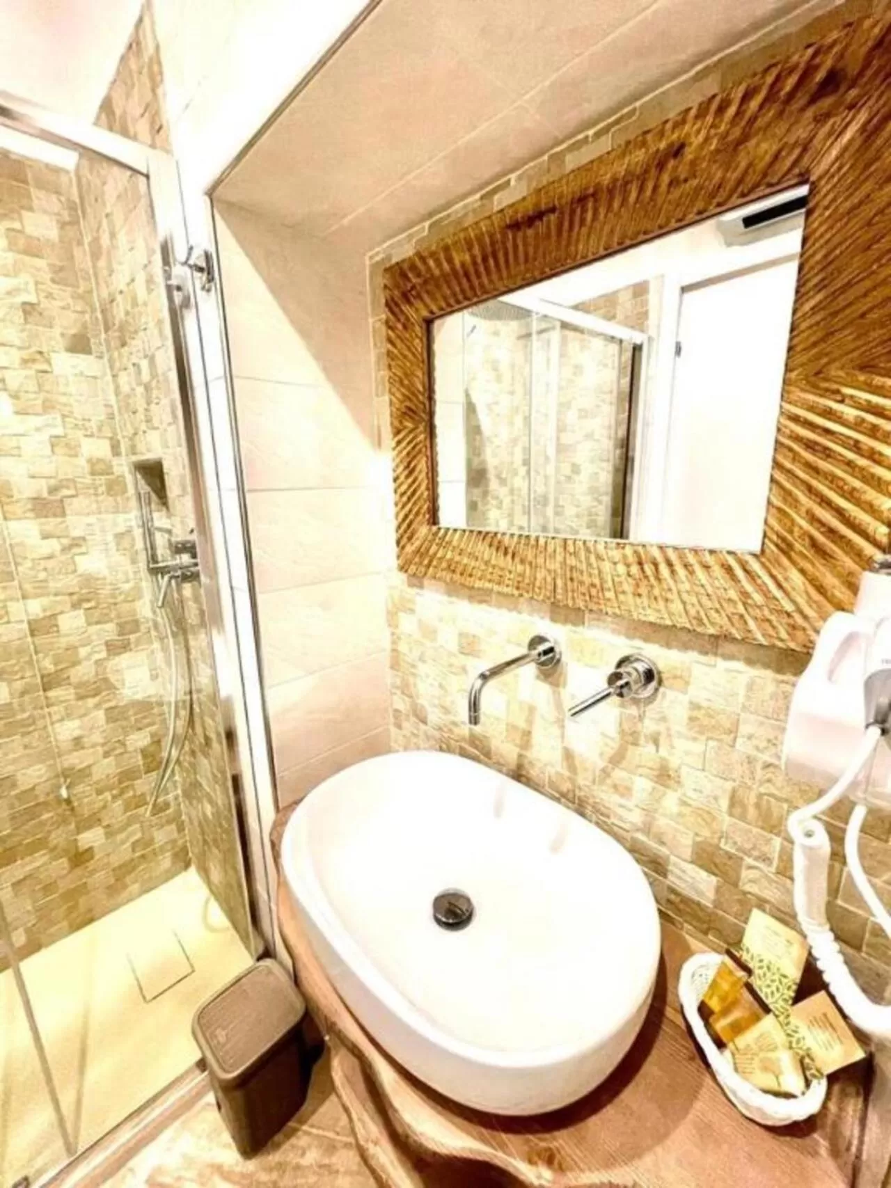 Shower in Granoro Gragnano B&B