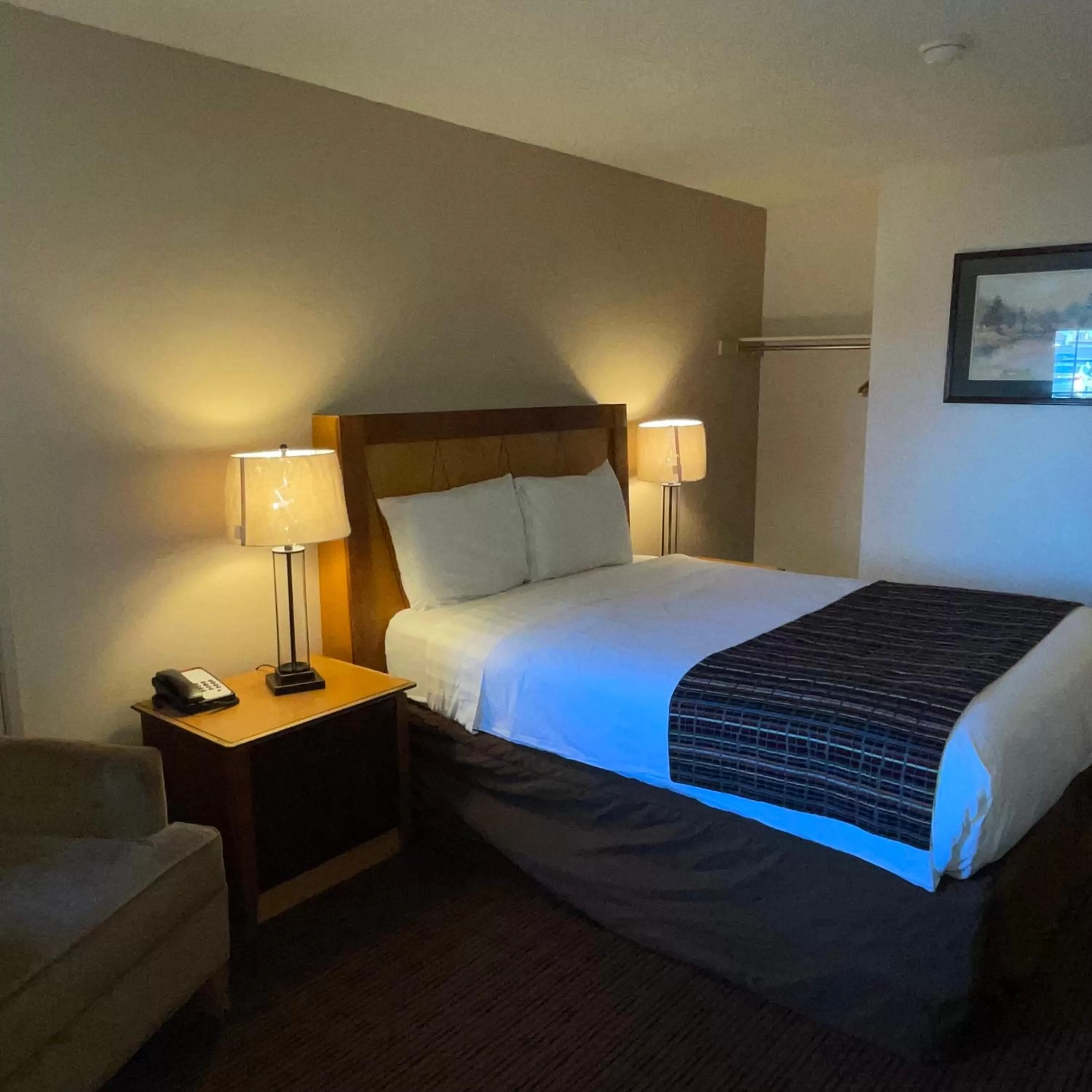 Bed in Skyway Inn - Seatac