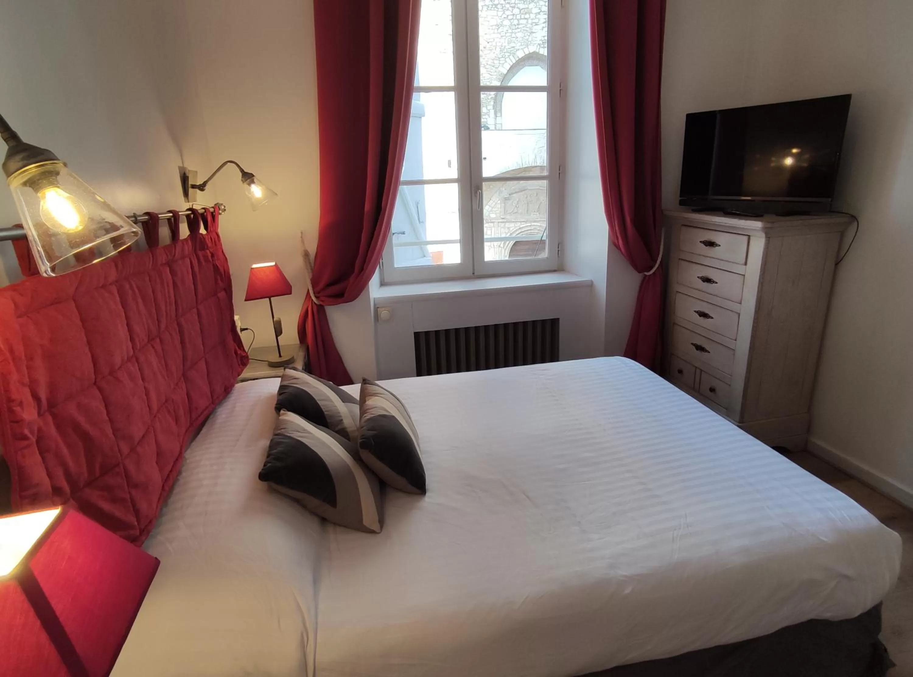 Bedroom, Bed in Le Pavillon Saint-Martin