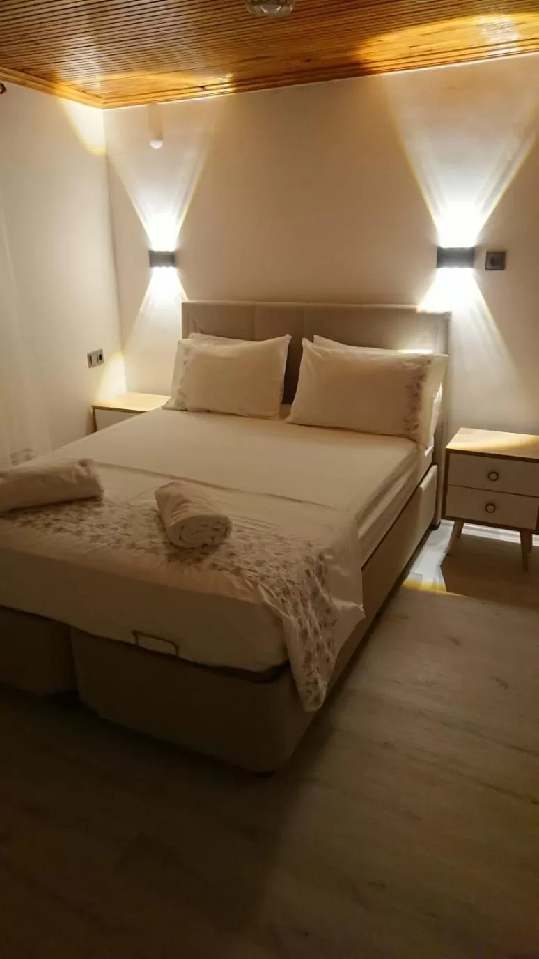 Bed in Ali's Pension ada alis