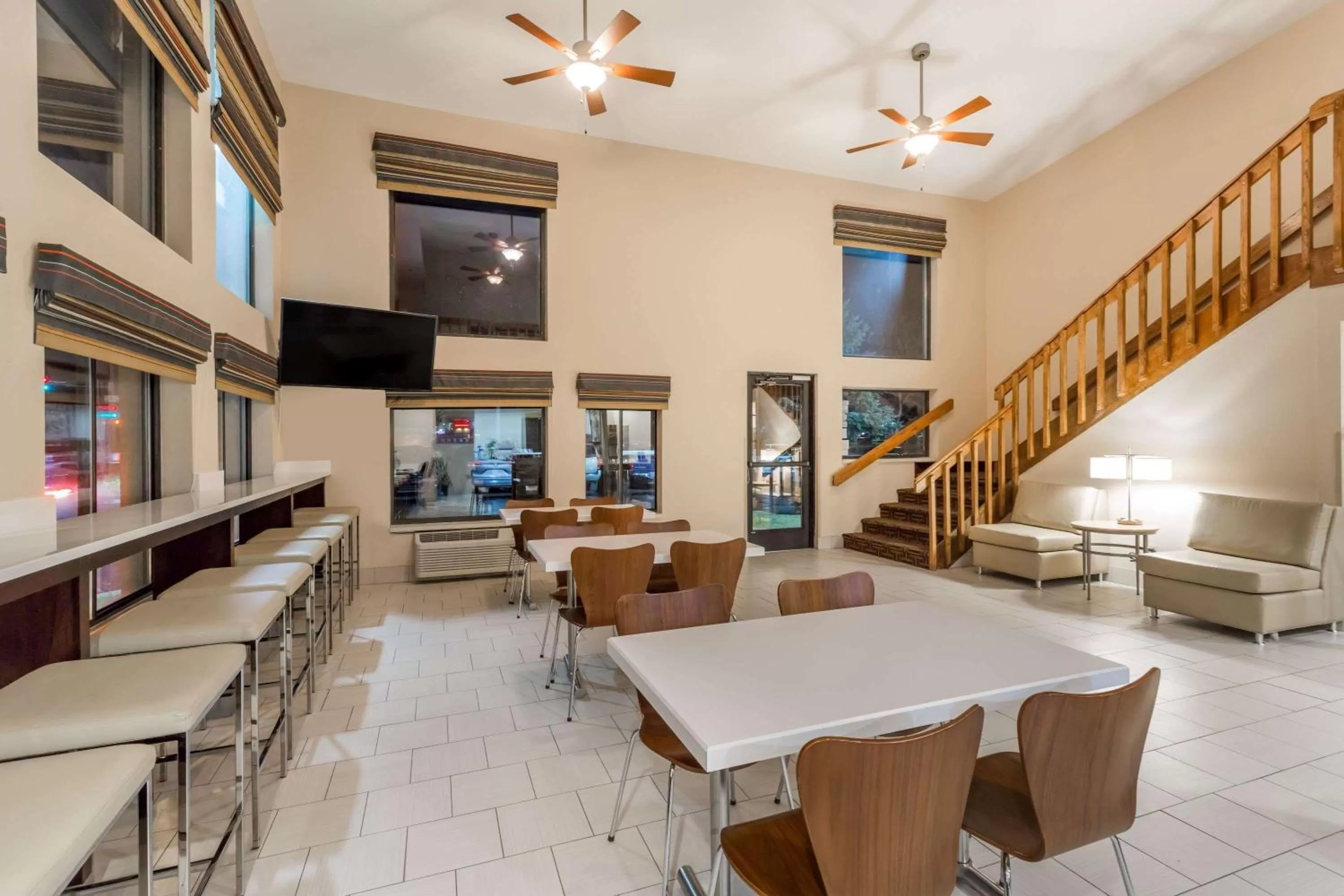 Lobby or reception in Super 8 by Wyndham Longmont/Twin Peaks