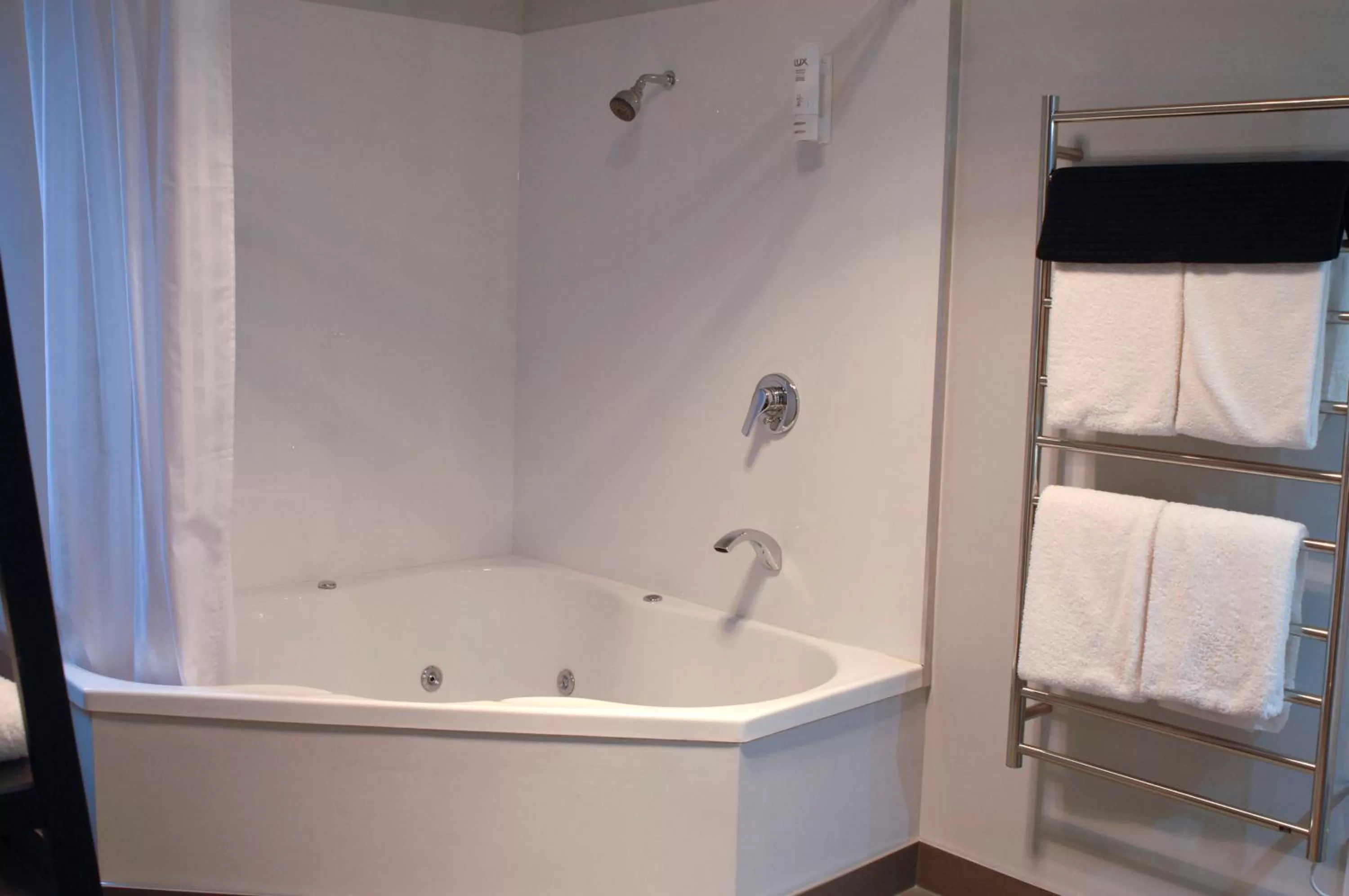 Bathroom in 295 on Tay Motel