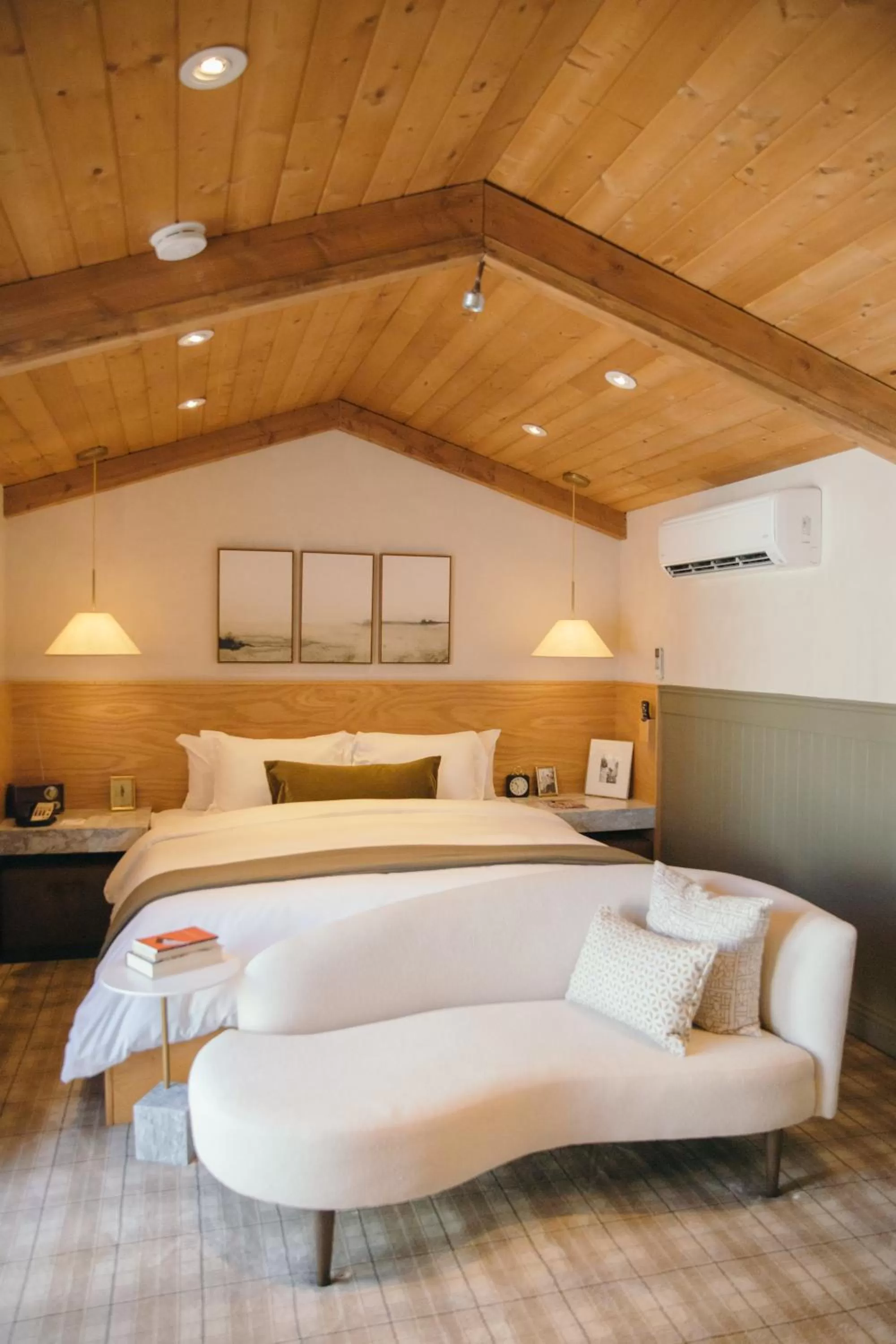 Bed in Calamigos Guest Ranch and Beach Club