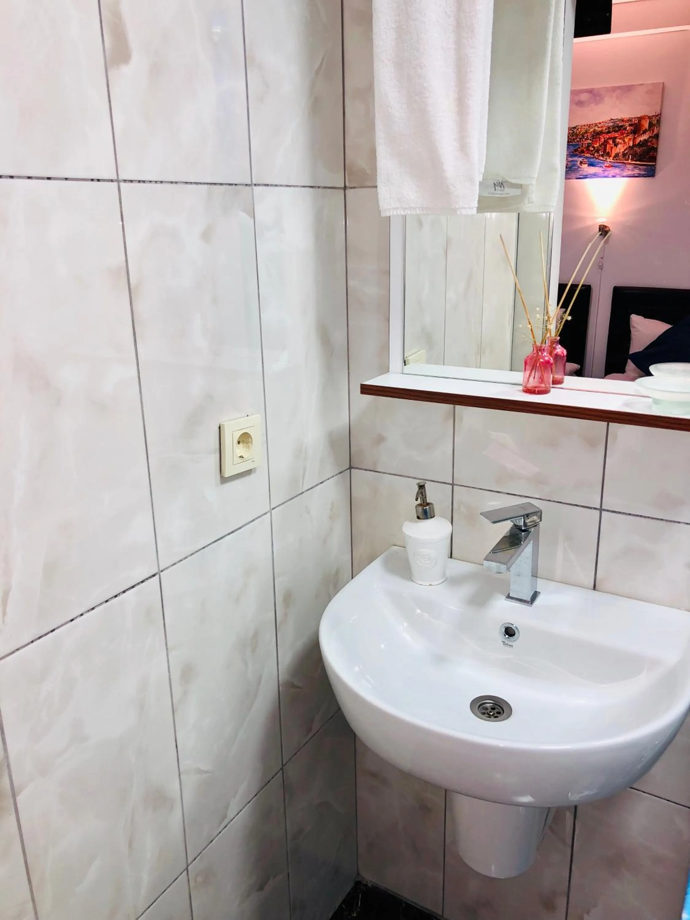 Photo of the whole room in The House of Tulpan