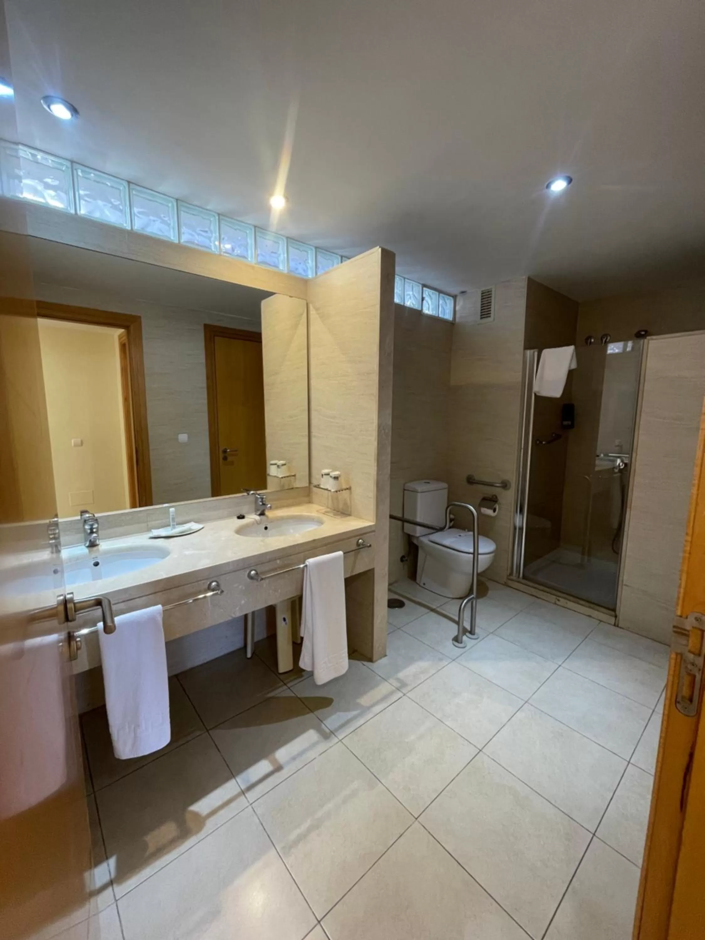 Bathroom in Hotel Neptuno by ON Hotels Group