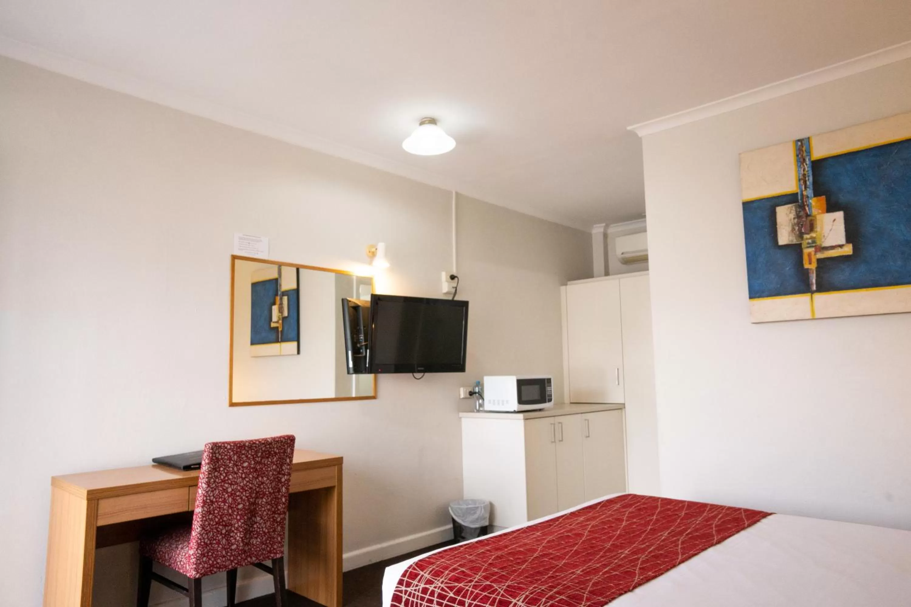 Standard Double Room in Admiralty Inn