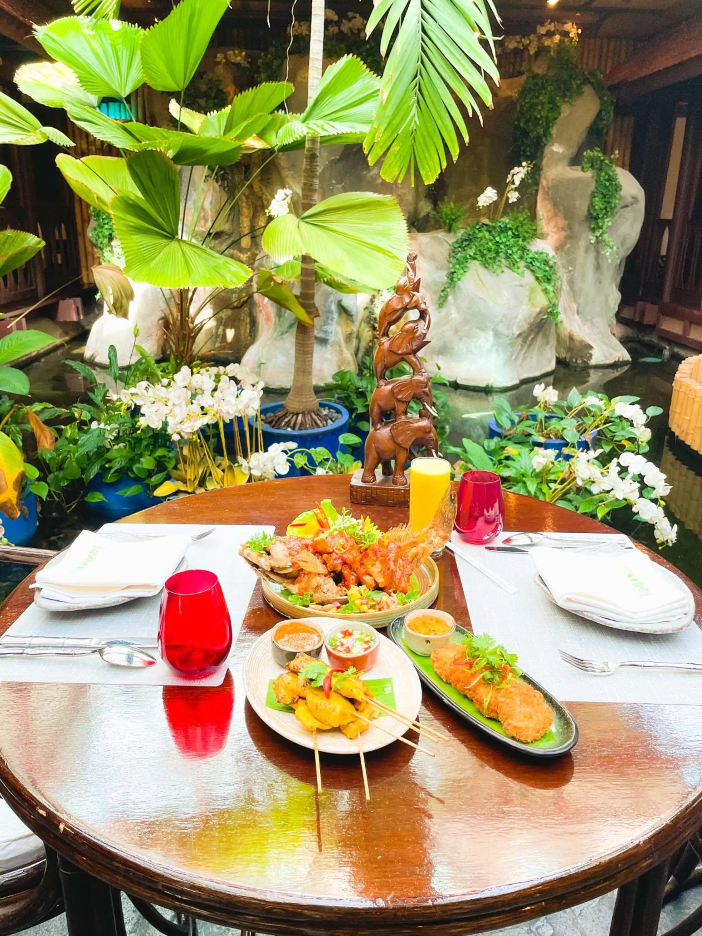 Restaurant/places to eat in Mövenpick Grand Al Bustan