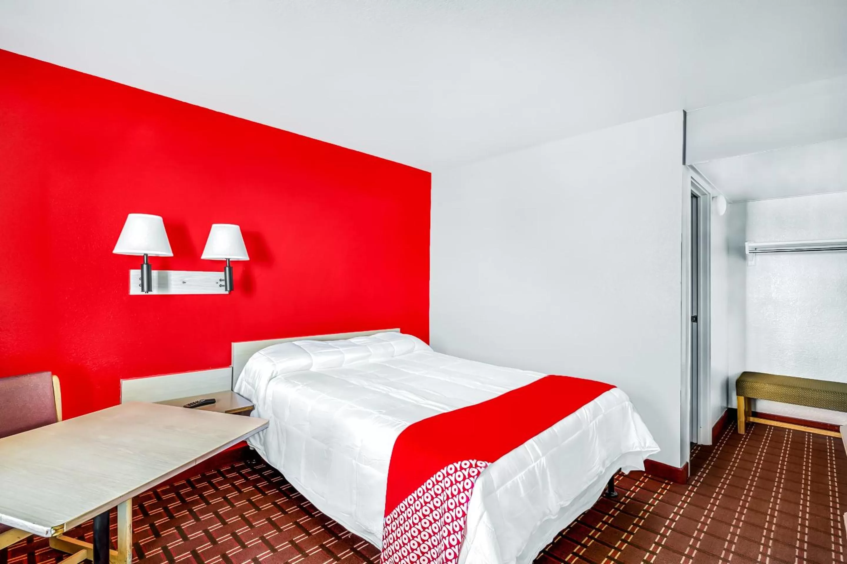 Bedroom, Bed in OYO Hotel Houston Southwest I-69