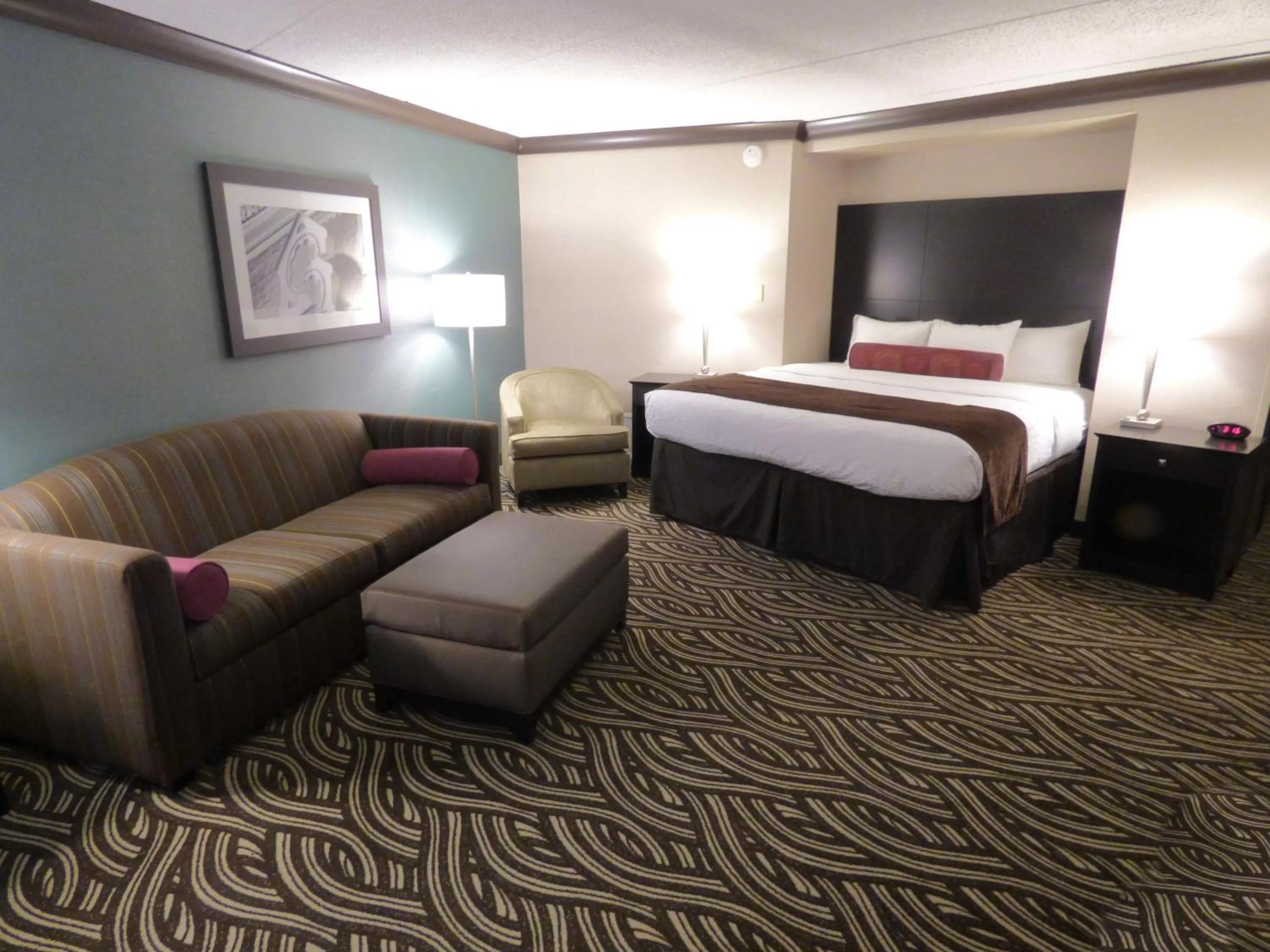 King Suite with Spa Bath - Non-Smoking in Best Western Plus Kingston Hotel and Conference Center