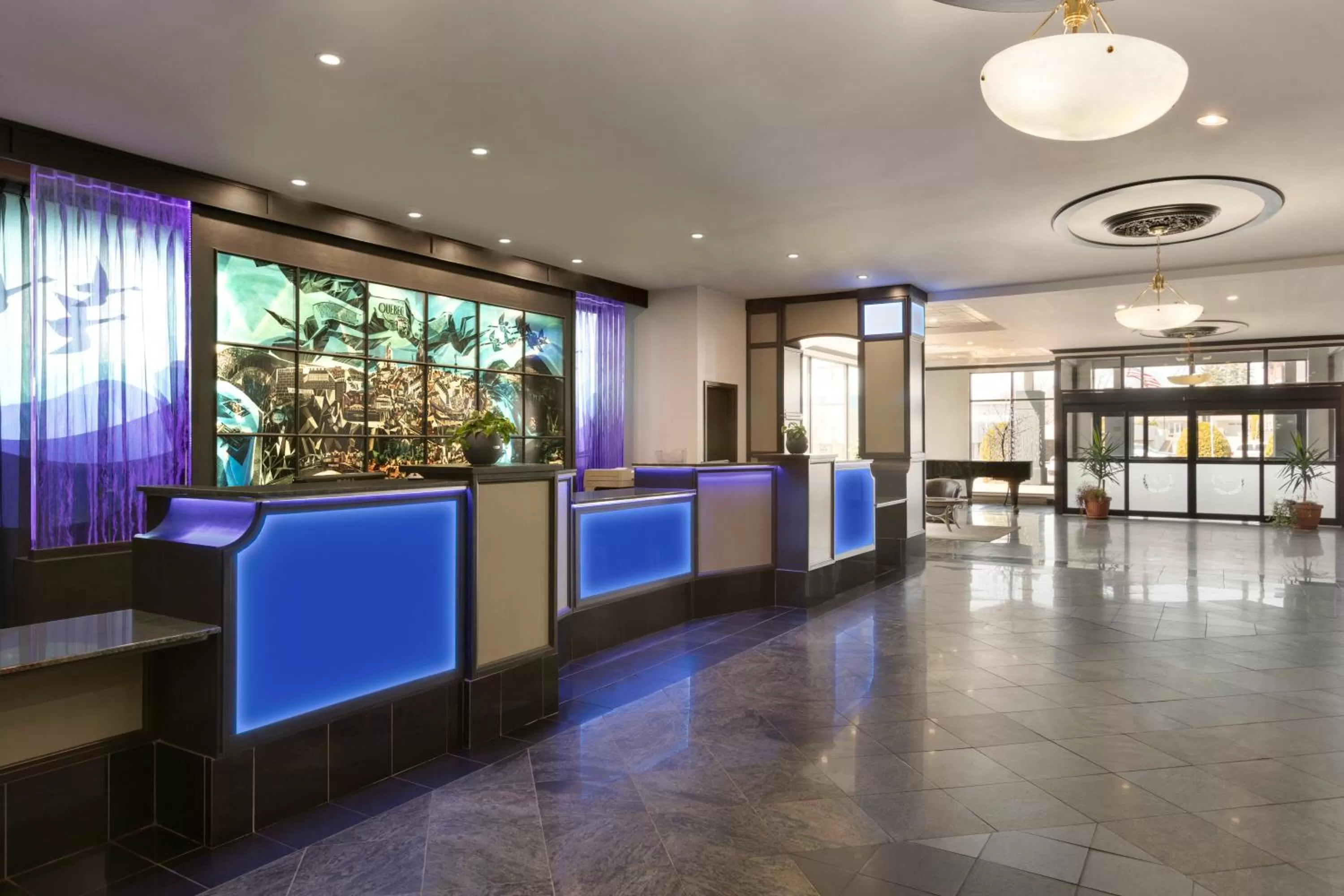 Lobby or reception in Travelodge by Wyndham Quebec City Hotel & Convention Centre