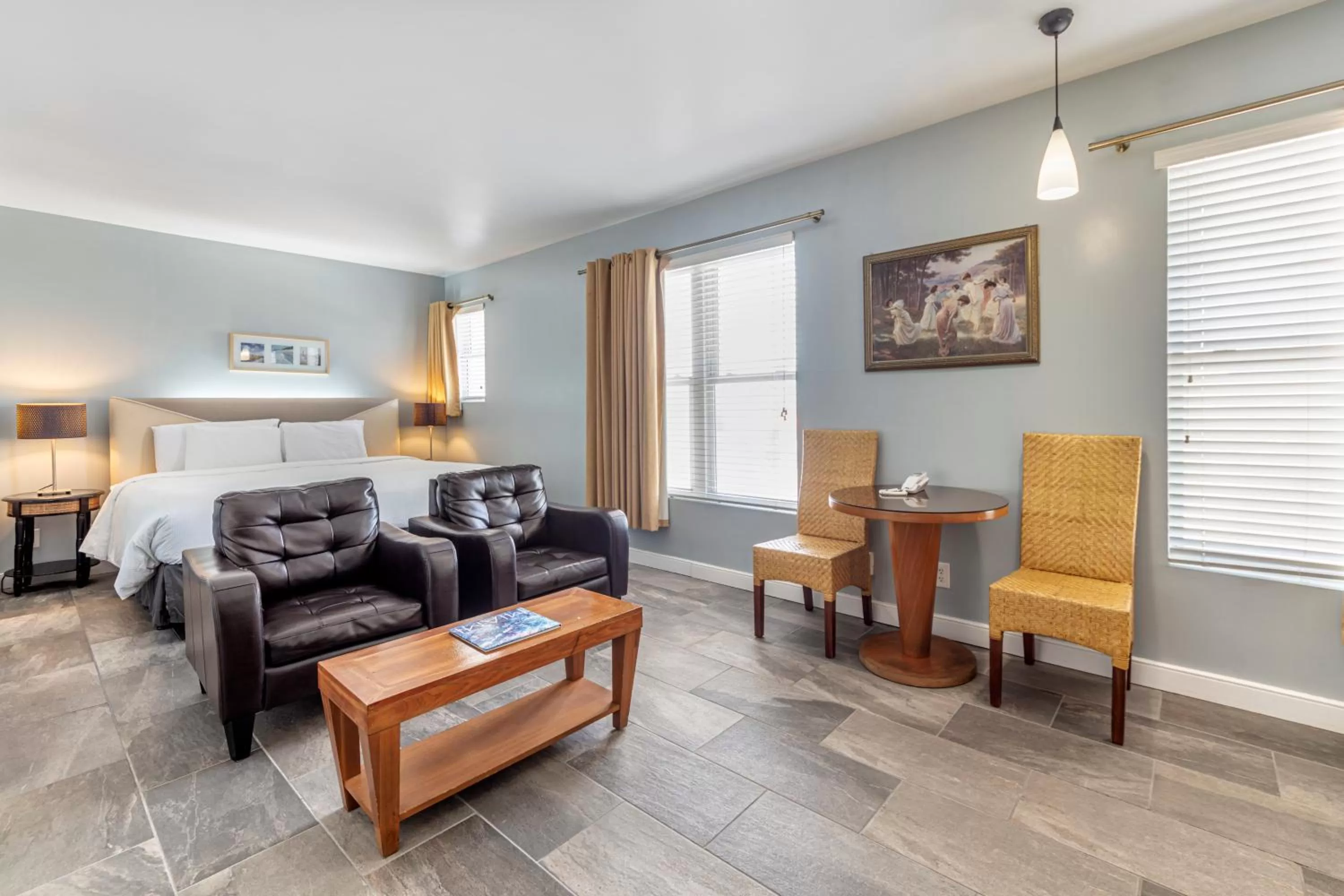 Bedroom, Seating Area in La Flora by LuxUrban